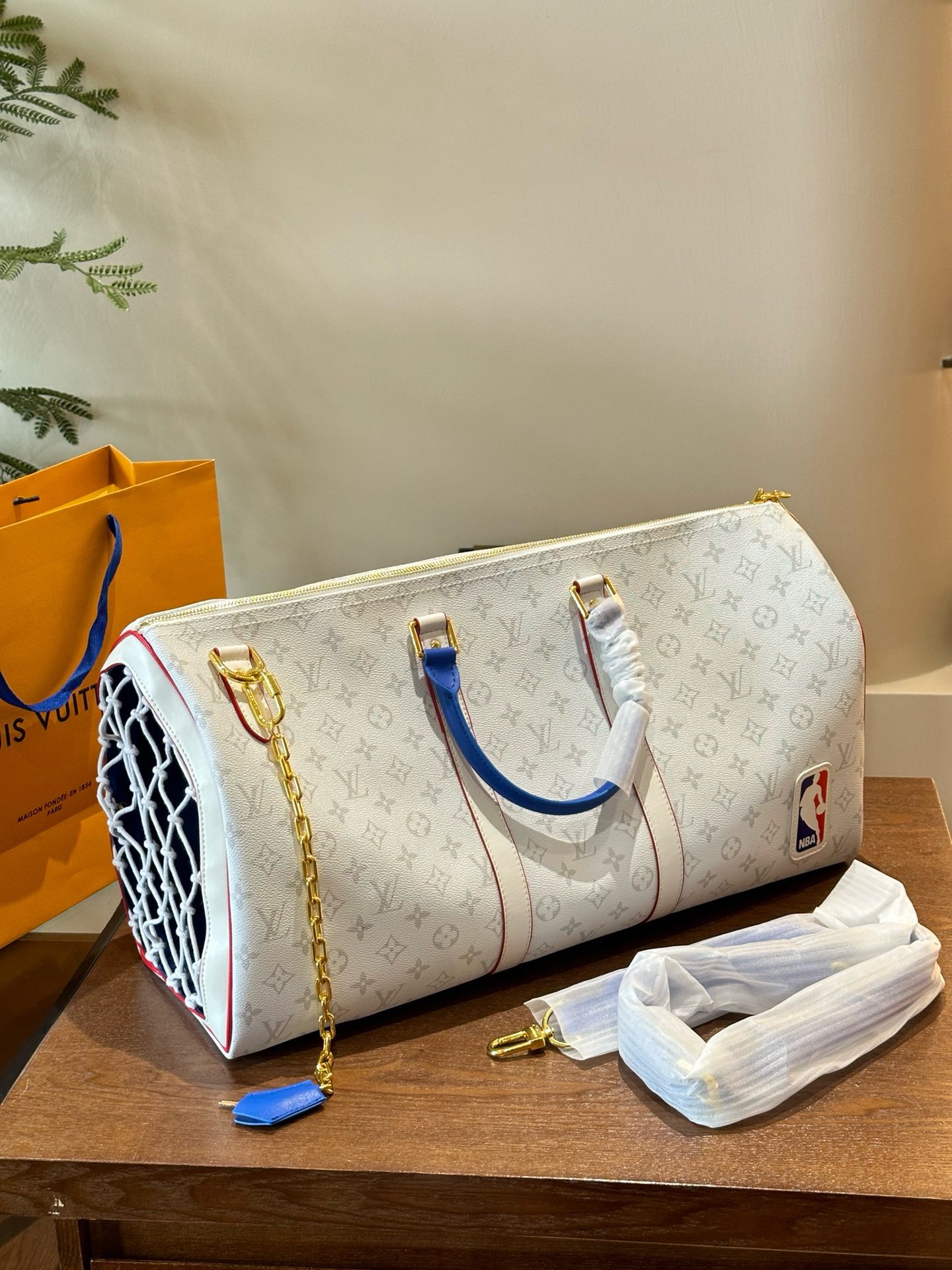 Túi trống du lịch Louis Vuitton LV Trắng họa tiết hoa vân logo LV phối dây Xanh size 55x27x20cm Like Auth Fullbox phụ kiện PLD