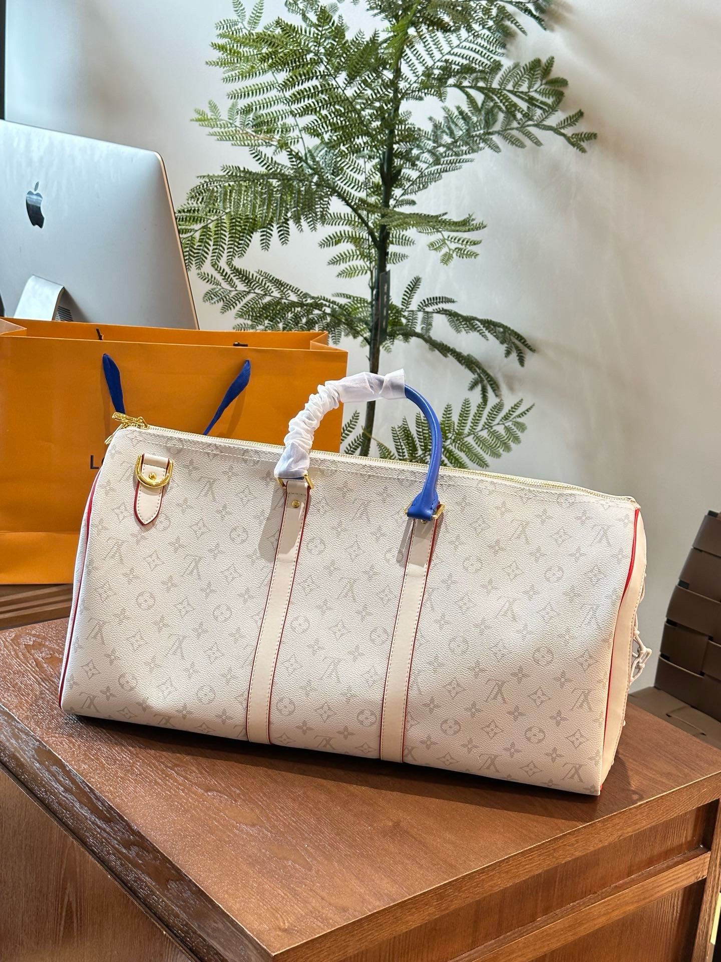Túi trống du lịch Louis Vuitton LV Trắng họa tiết hoa vân logo LV phối dây Xanh size 55x27x20cm Like Auth Fullbox phụ kiện PLD