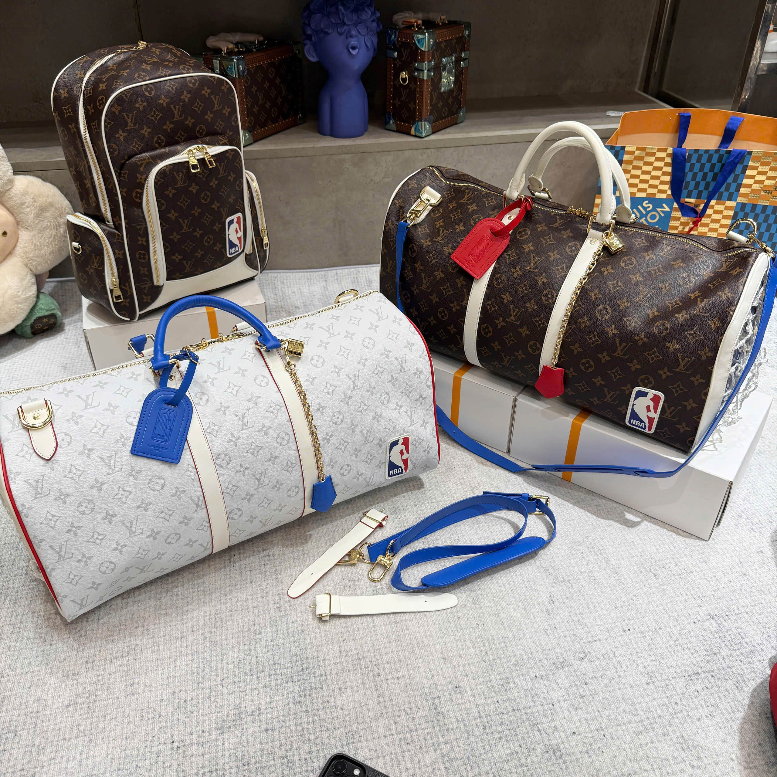 Túi trống du lịch Louis Vuitton LV Trắng họa tiết hoa vân logo LV phối dây Xanh size 55x27x20cm Like Auth Fullbox phụ kiện PLD