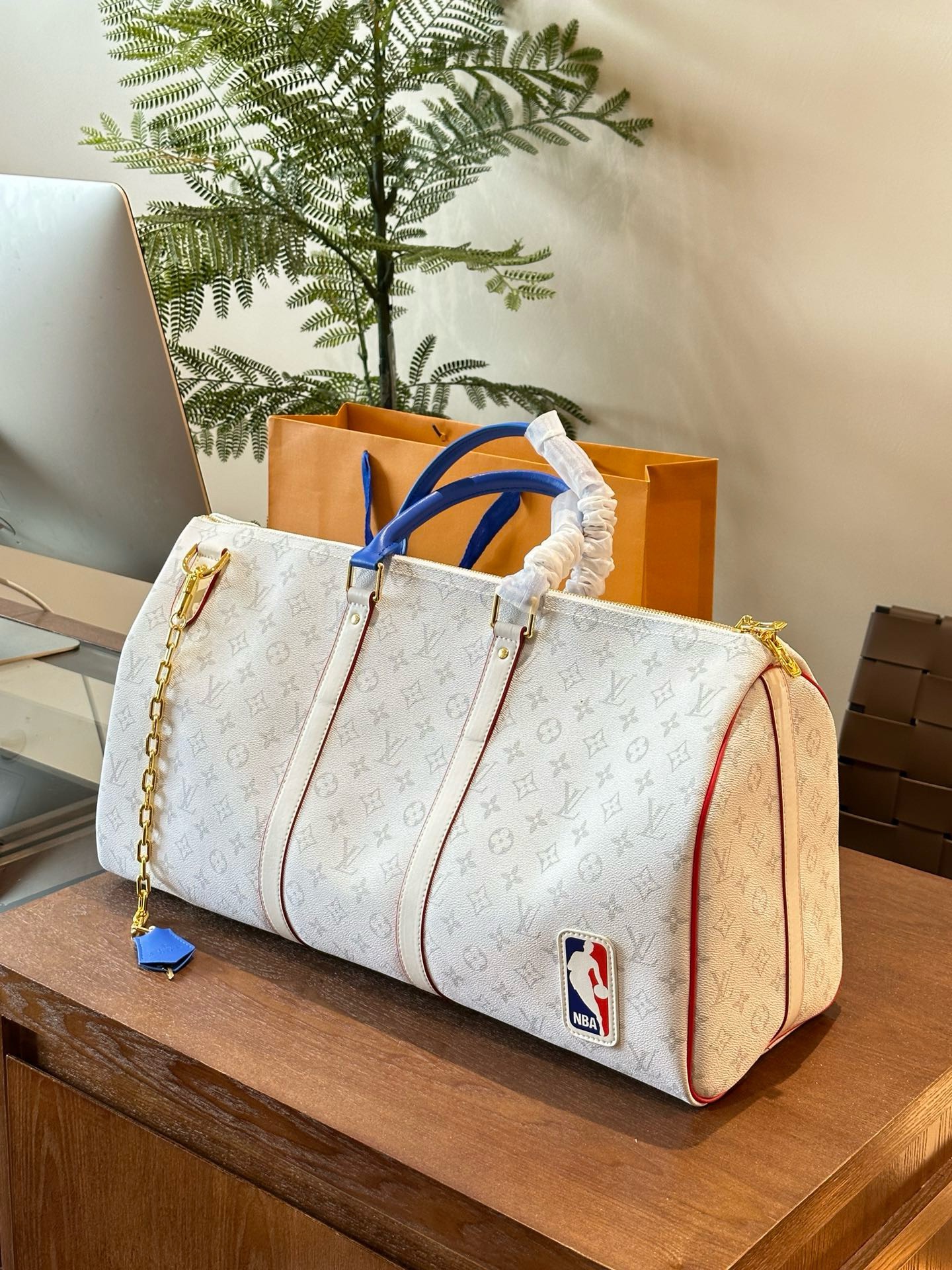 Túi trống du lịch Louis Vuitton LV Trắng họa tiết hoa vân logo LV phối dây Xanh size 55x27x20cm Like Auth Fullbox phụ kiện PLD