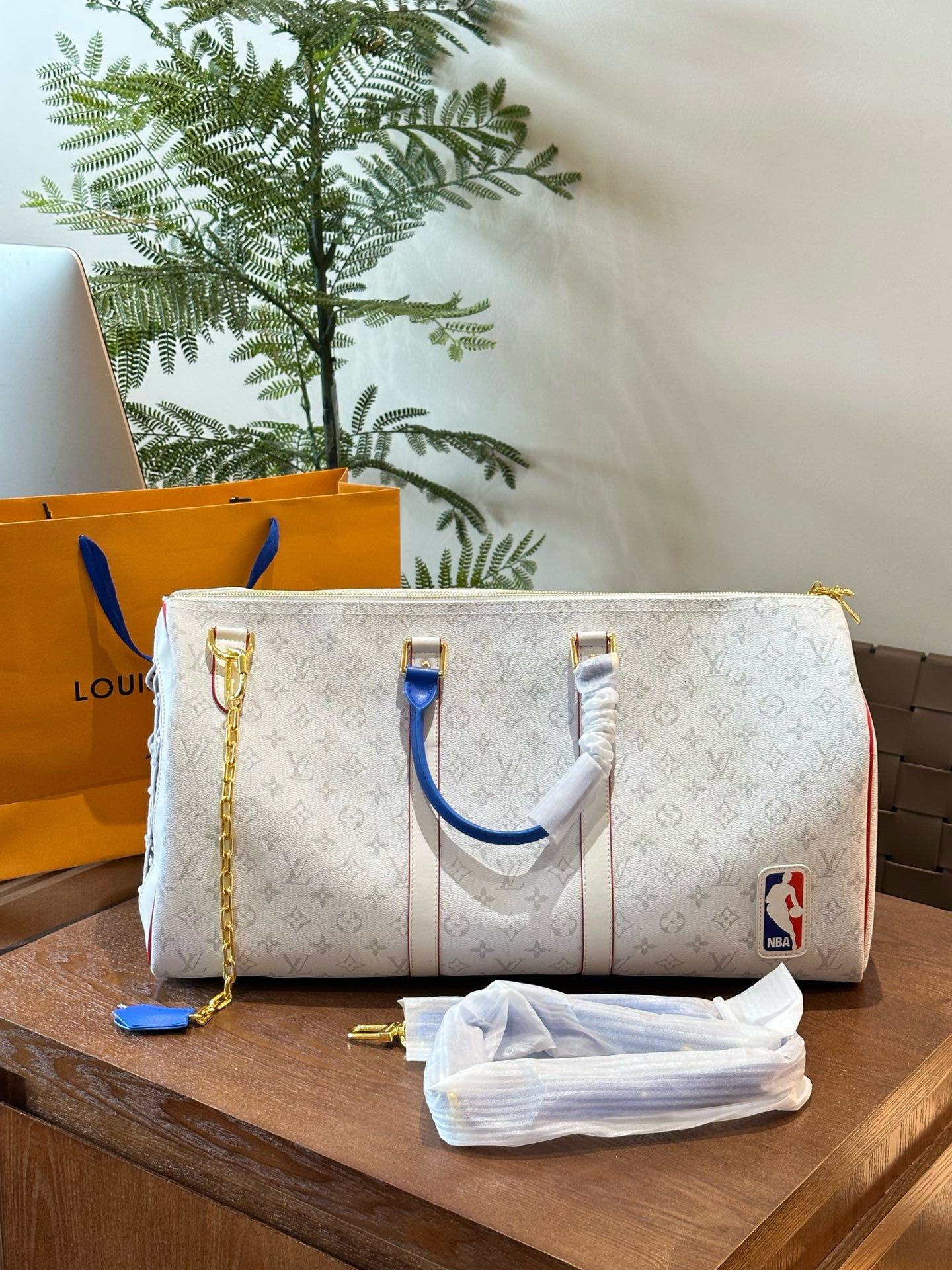 Túi trống du lịch Louis Vuitton LV Trắng họa tiết hoa vân logo LV phối dây Xanh size 55x27x20cm Like Auth Fullbox phụ kiện PLD