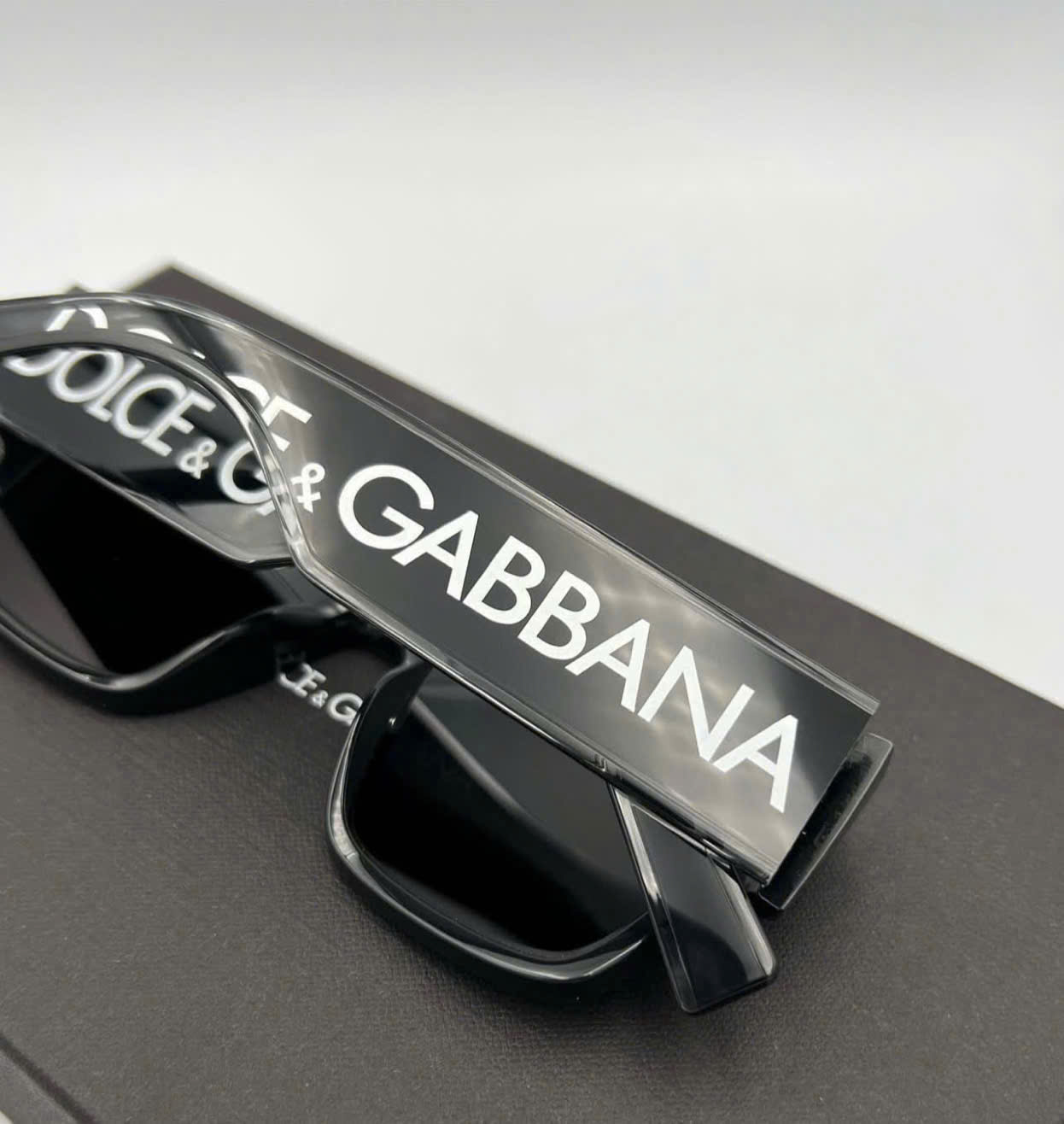 Kính mắt thời trang Dolce Gabbana DG Đen viền gọng to logo chữ Trắng Like Auth on web fulbox MK