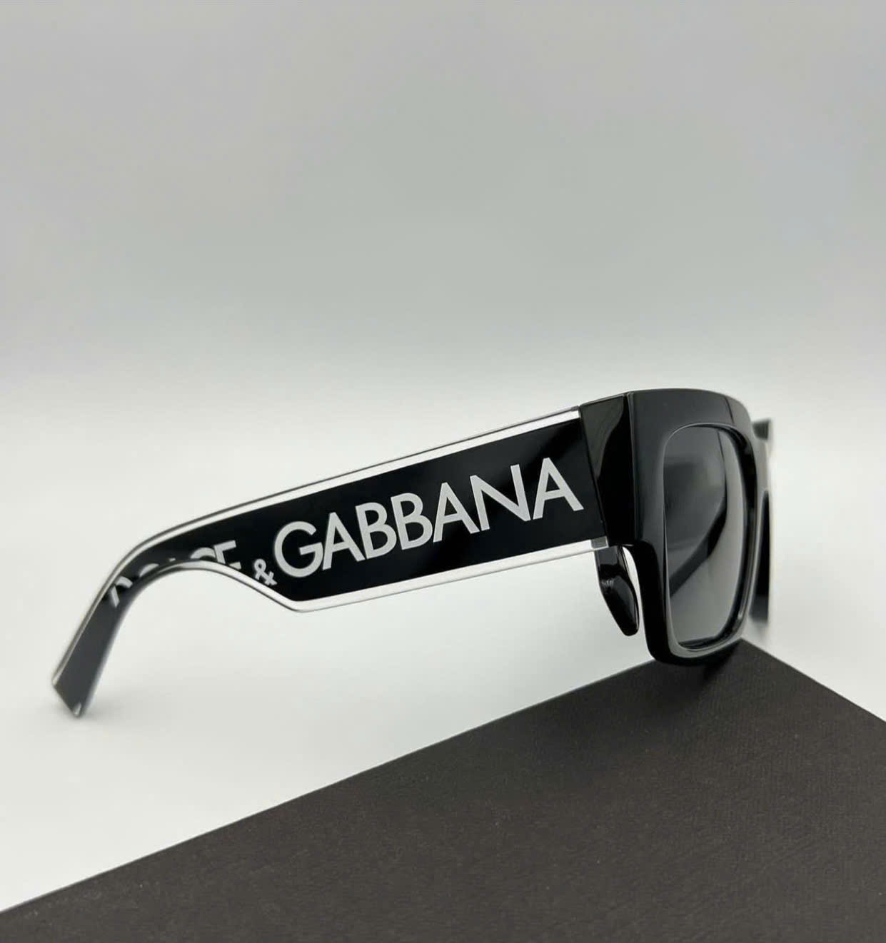 Kính mắt thời trang Dolce Gabbana DG Đen viền gọng to logo chữ Trắng Like Auth on web fulbox MK