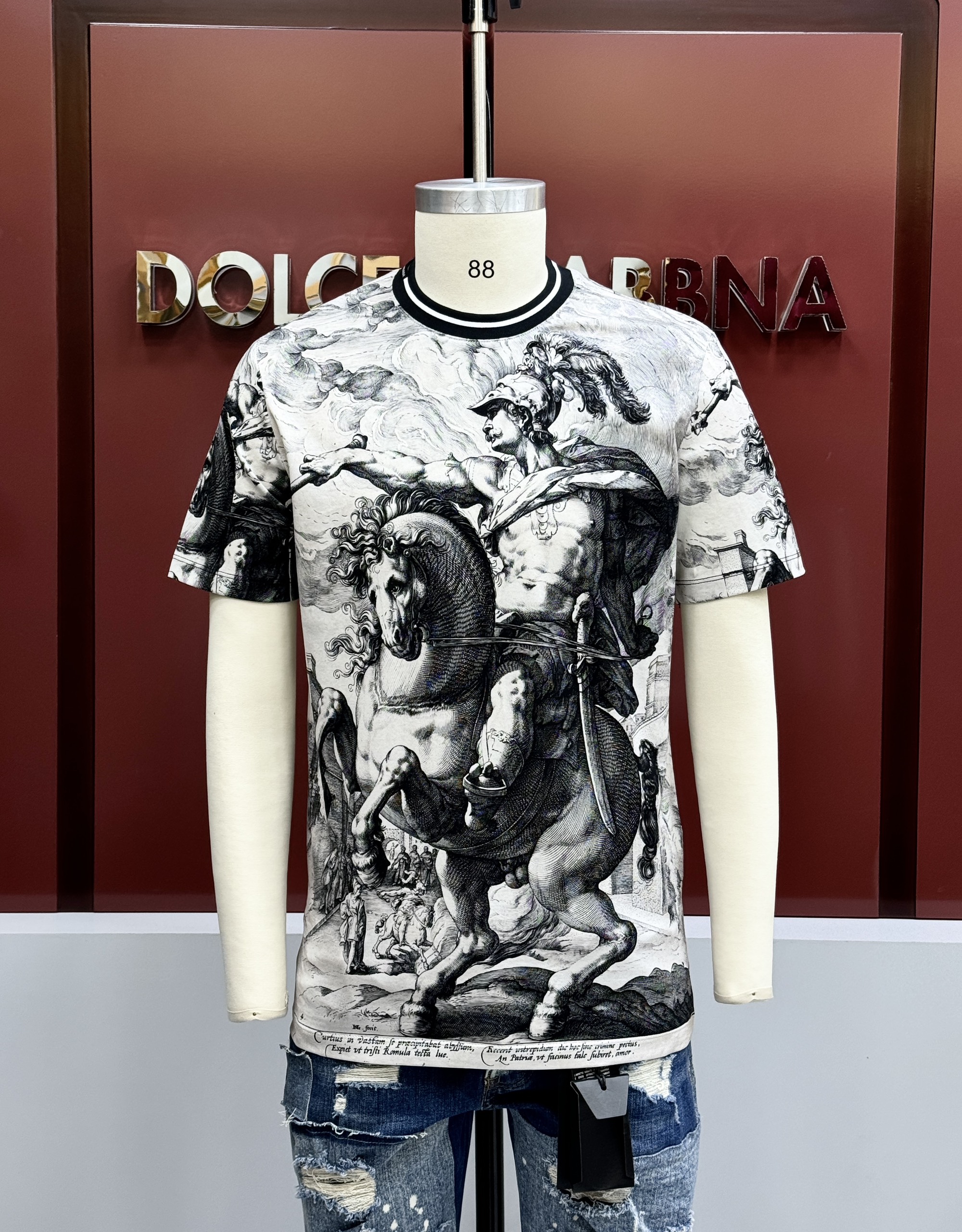 Áo phông T-shirt Dolce Gabbana DG họa tiết tướng nam cưỡi ngựa 3D Like Auth on web CD LK