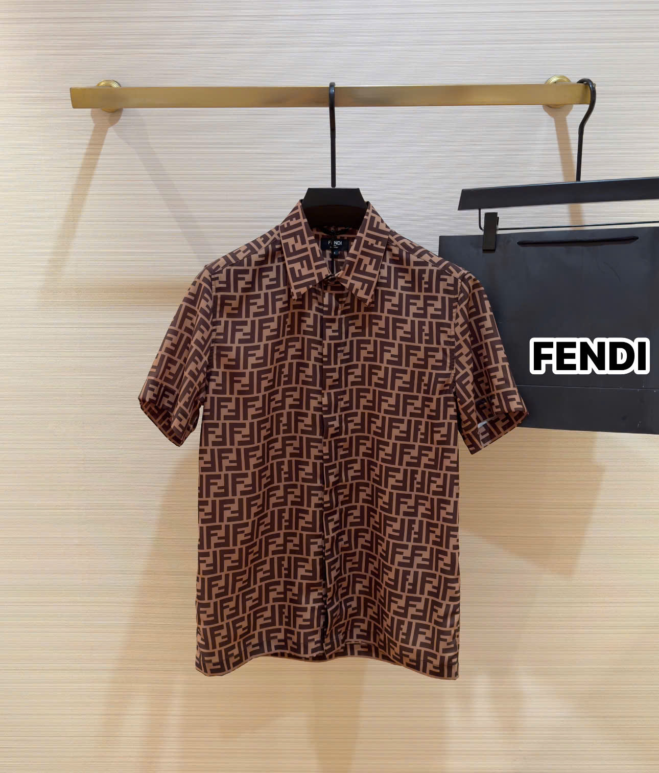 Áo sơ mi cộc tay lụa Fendi FF Nâu họa tiết logo chữ full Like Auth on web