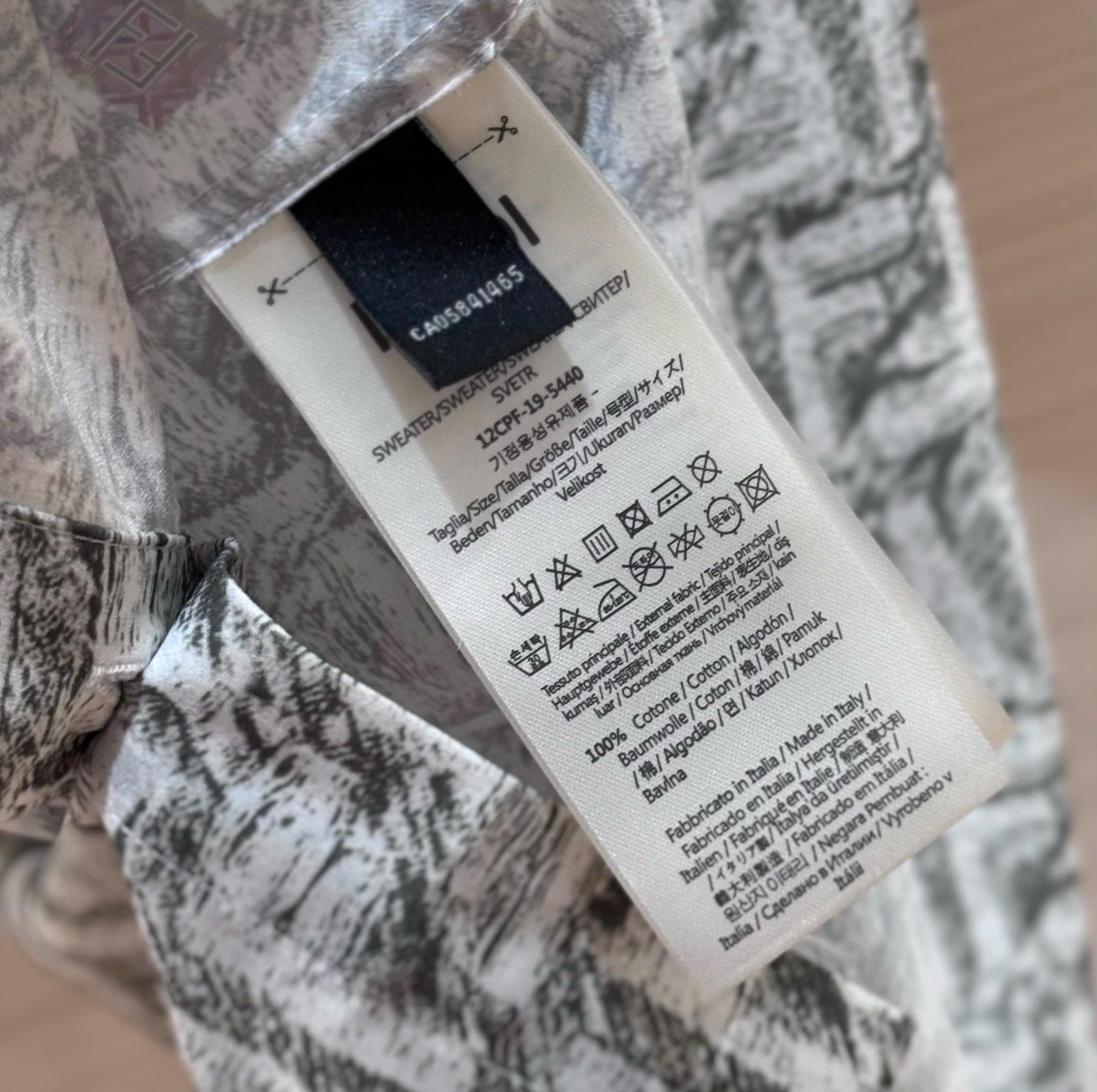 Áo sơ mi cộc tay lụa Fendi FF Trắng họa tiết logo chữ loang full Like Auth on web DDT