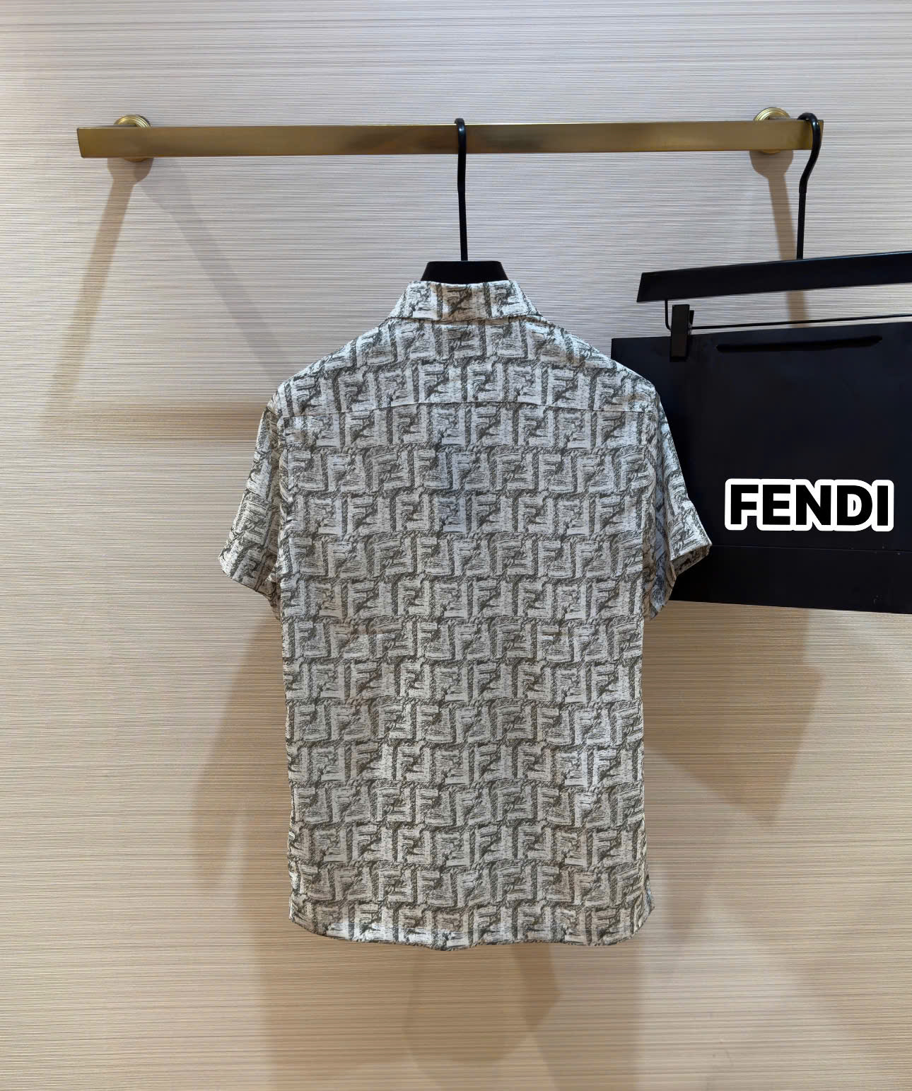 Áo sơ mi cộc tay lụa Fendi FF Trắng họa tiết logo chữ loang full Like Auth on web DDT