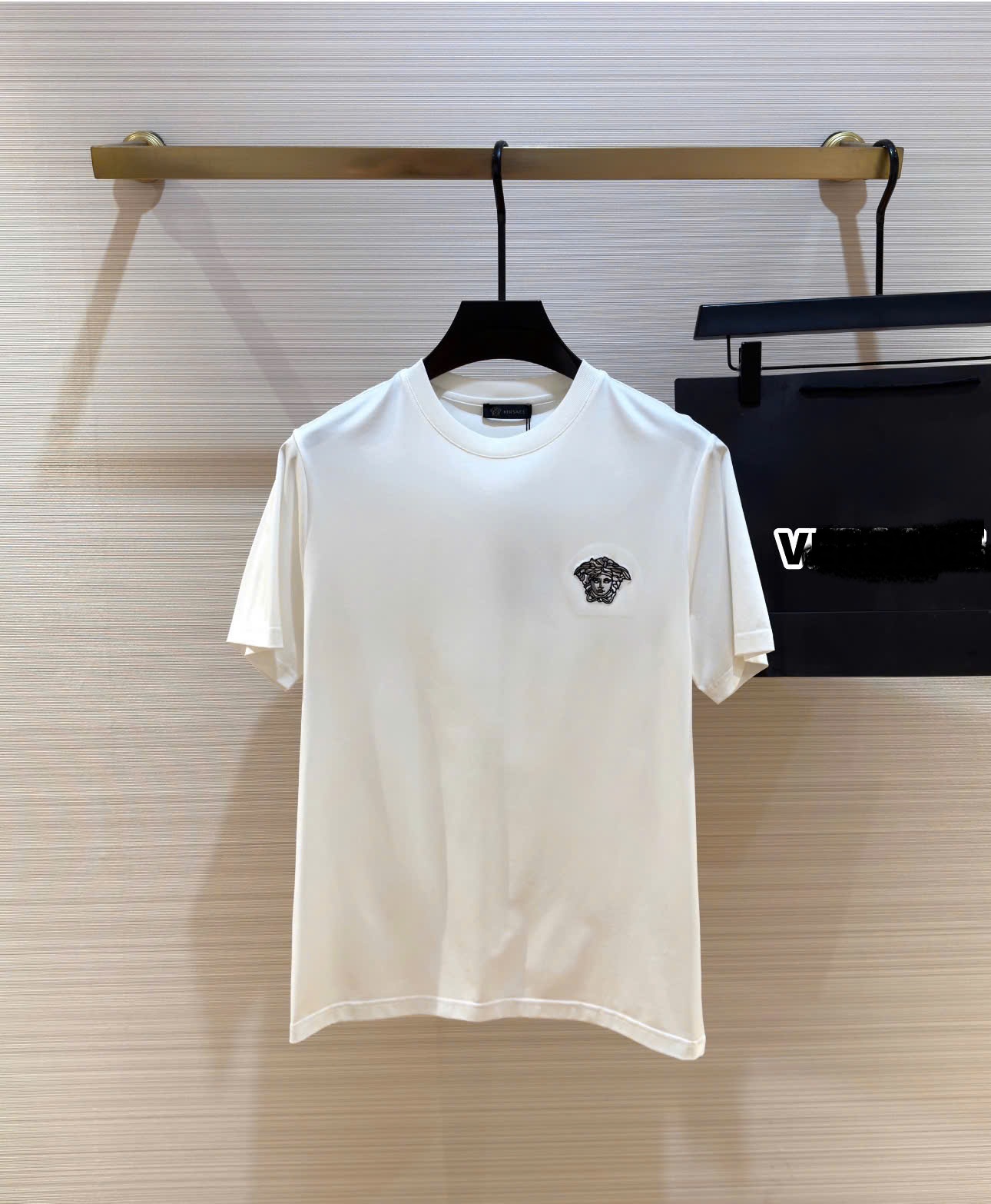 Áo phông T-shirt Versace VS logo mặt Medusa thêu ngực Like Auth on web DDT