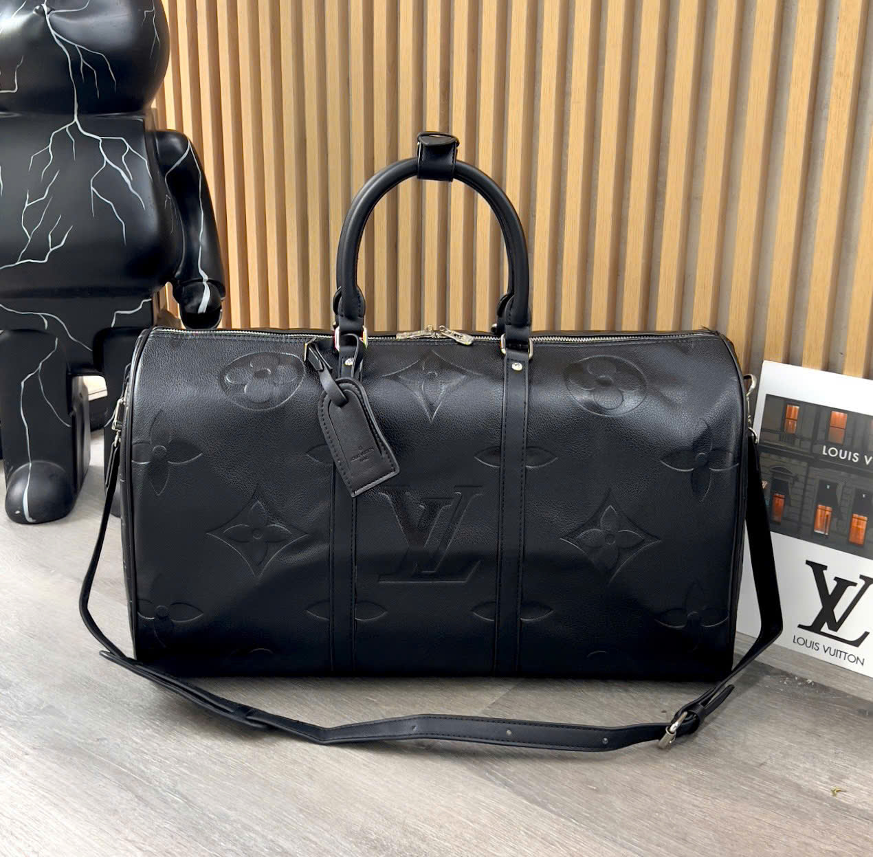 Túi trống du lịch Louis Vuitton LV Đen họa tiết hoa vân dập nổi size 50cm Like Auth Fullbox phụ kiện DDT