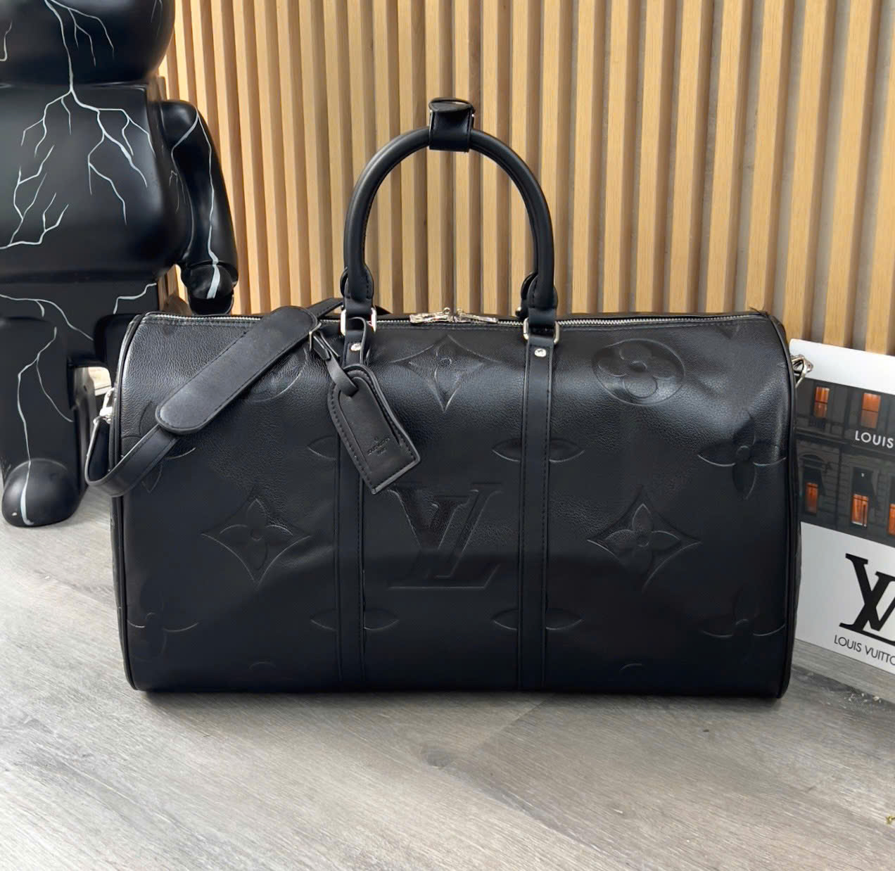 Túi trống du lịch Louis Vuitton LV Đen họa tiết hoa vân dập nổi size 50cm Like Auth Fullbox phụ kiện DDT