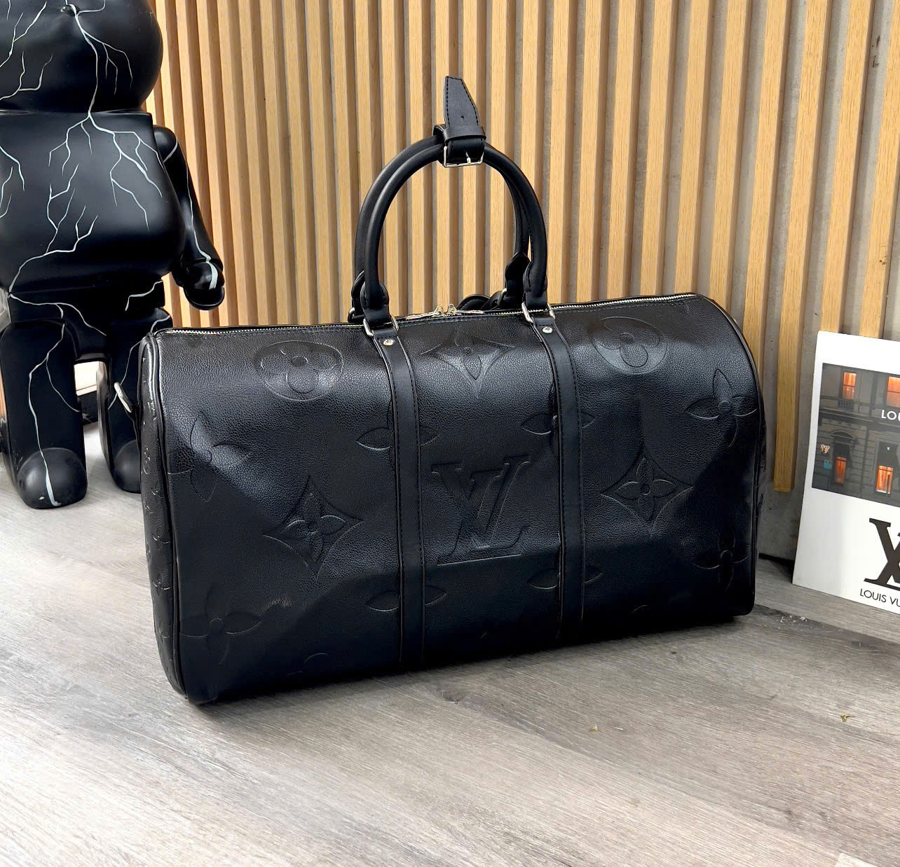 Túi trống du lịch Louis Vuitton LV Đen họa tiết hoa vân dập nổi size 50cm Like Auth Fullbox phụ kiện DDT