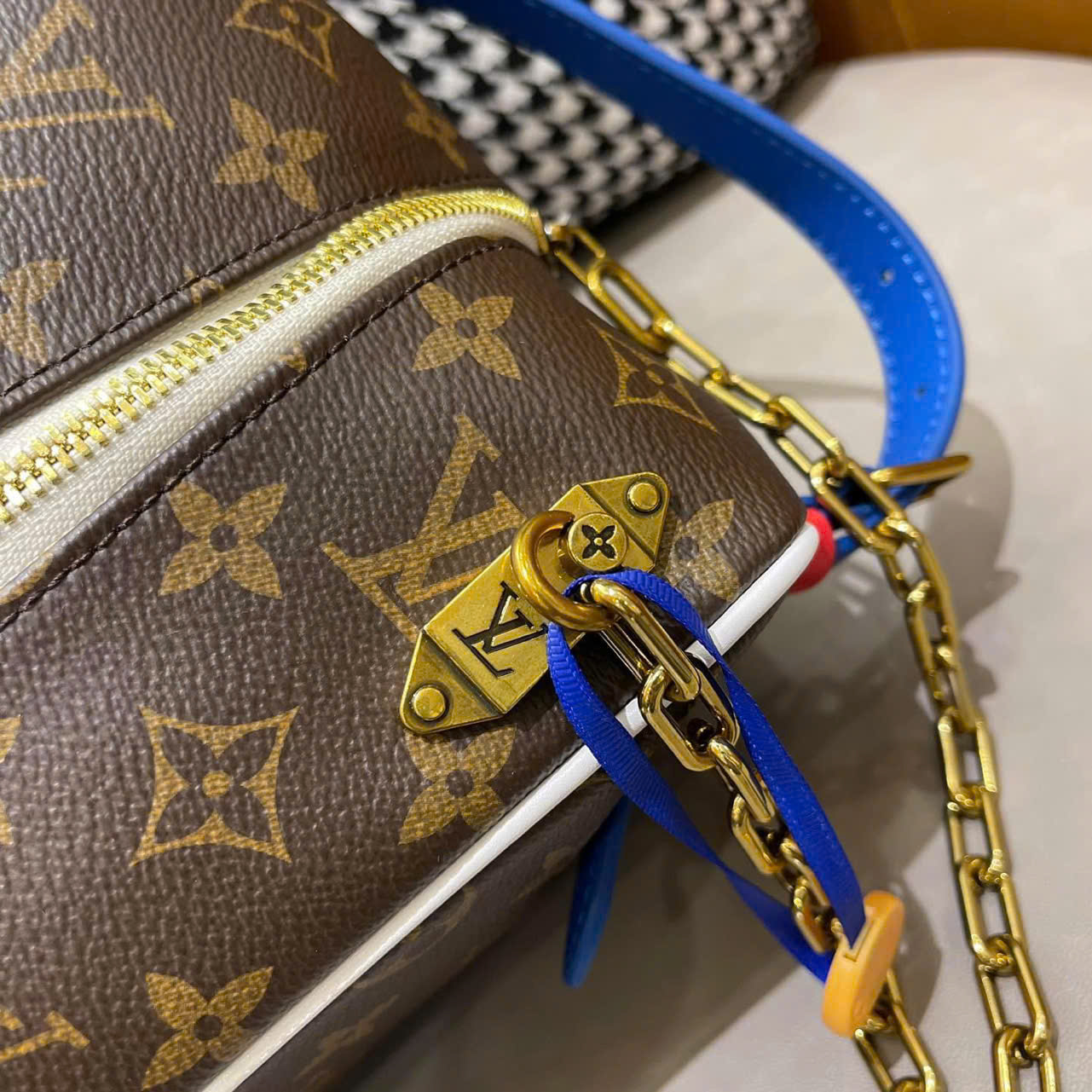 Túi Clutch cầm tay Louis Vuitton LV Nâu họa tiết hoa vân logo LV phối dây Xanh Like Auth Fullbox phụ kiện DDT