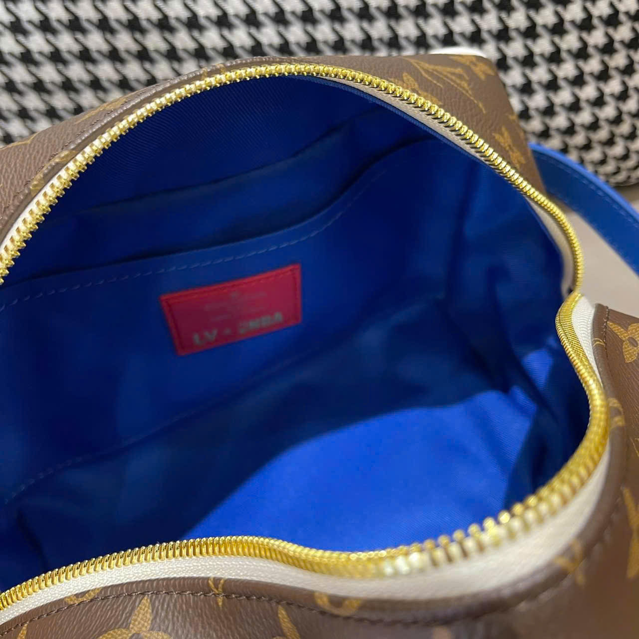 Túi Clutch cầm tay Louis Vuitton LV Nâu họa tiết hoa vân logo LV phối dây Xanh Like Auth Fullbox phụ kiện DDT
