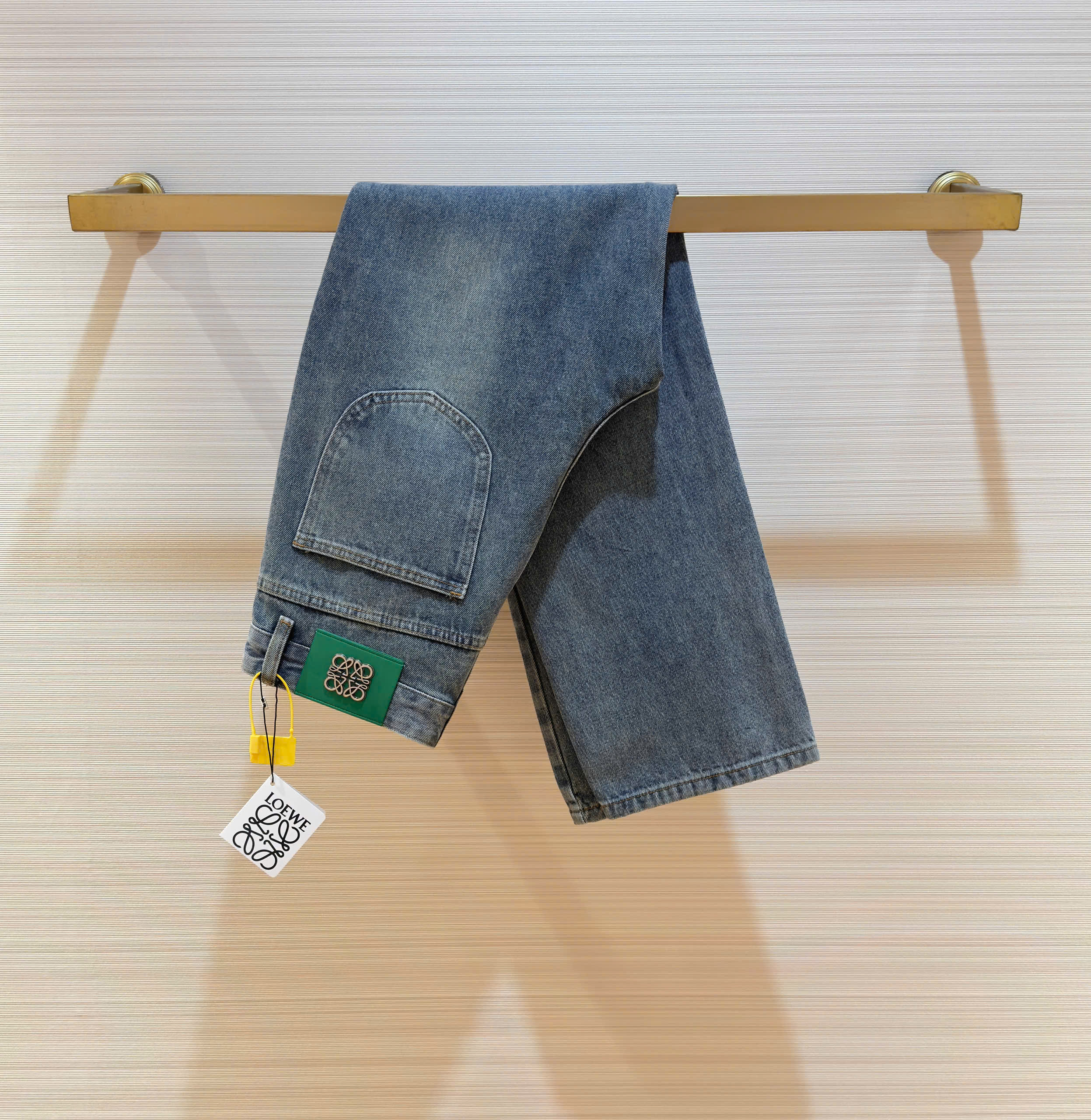 Quần Jean ống suông Loewe LW Xanh bạc logo gối Like Auth on web DDT