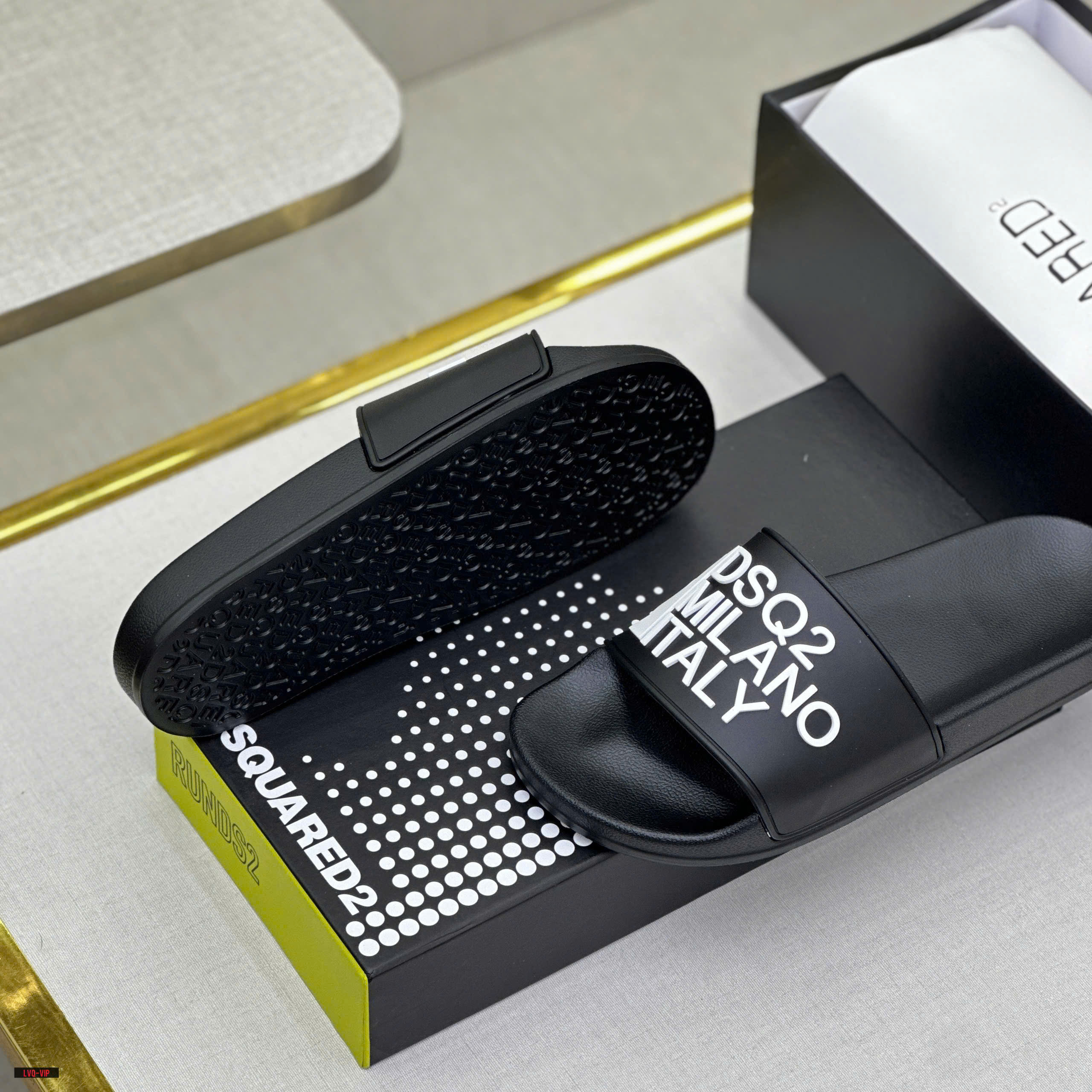 Dép lê quai ngang Dsquared2 DSQ2 Đen logo chữ  Milano Trắng nổi Like Auth on web fullbox bill thẻ LVQ