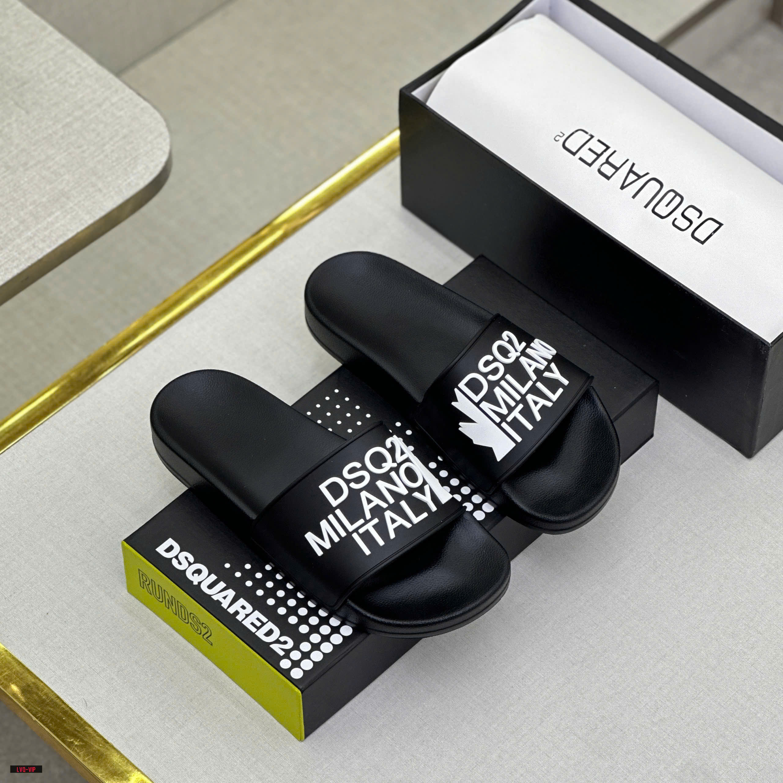 Dép lê quai ngang Dsquared2 DSQ2 Đen logo chữ  Milano Trắng nổi Like Auth on web fullbox bill thẻ LVQ
