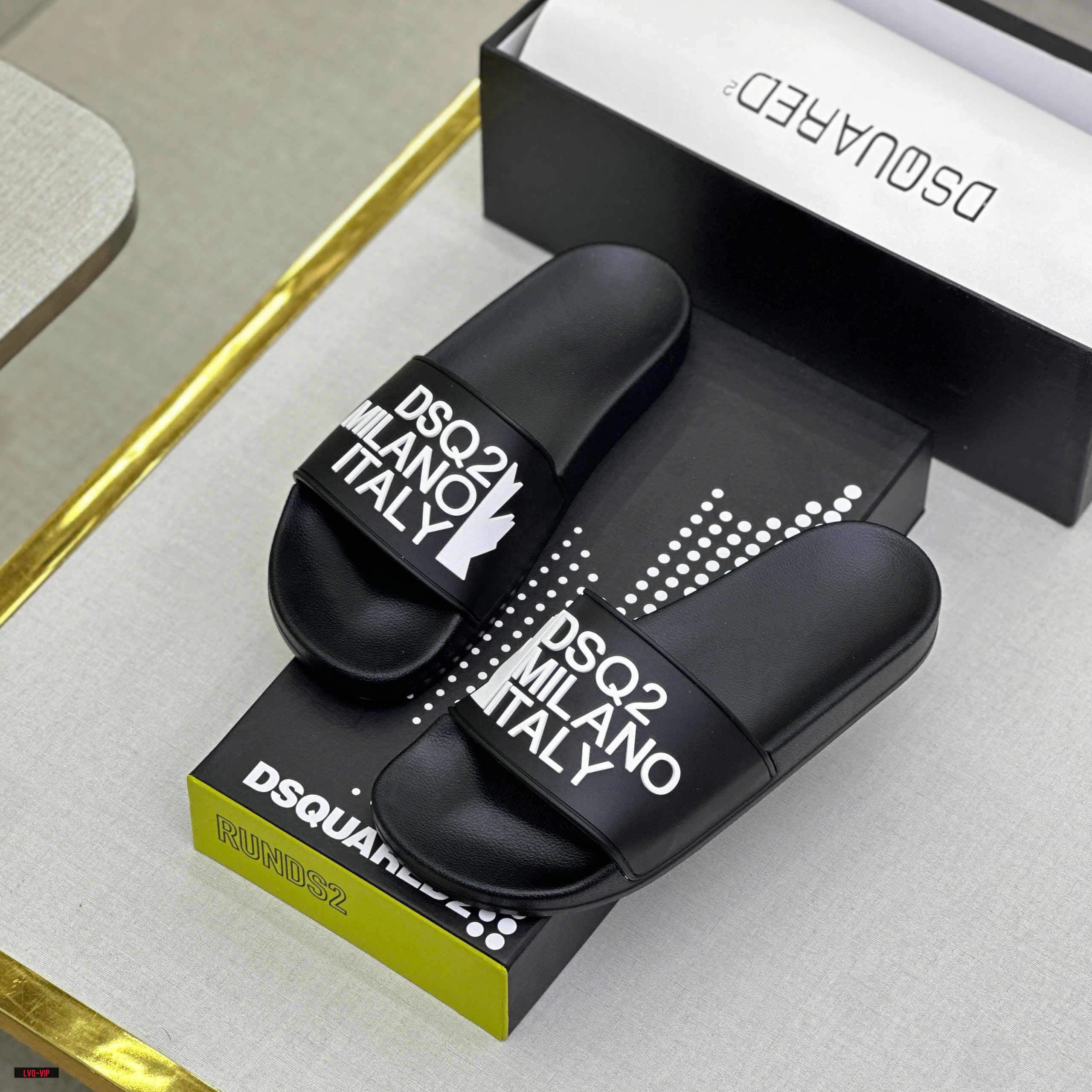 Dép lê quai ngang Dsquared2 DSQ2 Đen logo chữ  Milano Trắng nổi Like Auth on web fullbox bill thẻ LVQ