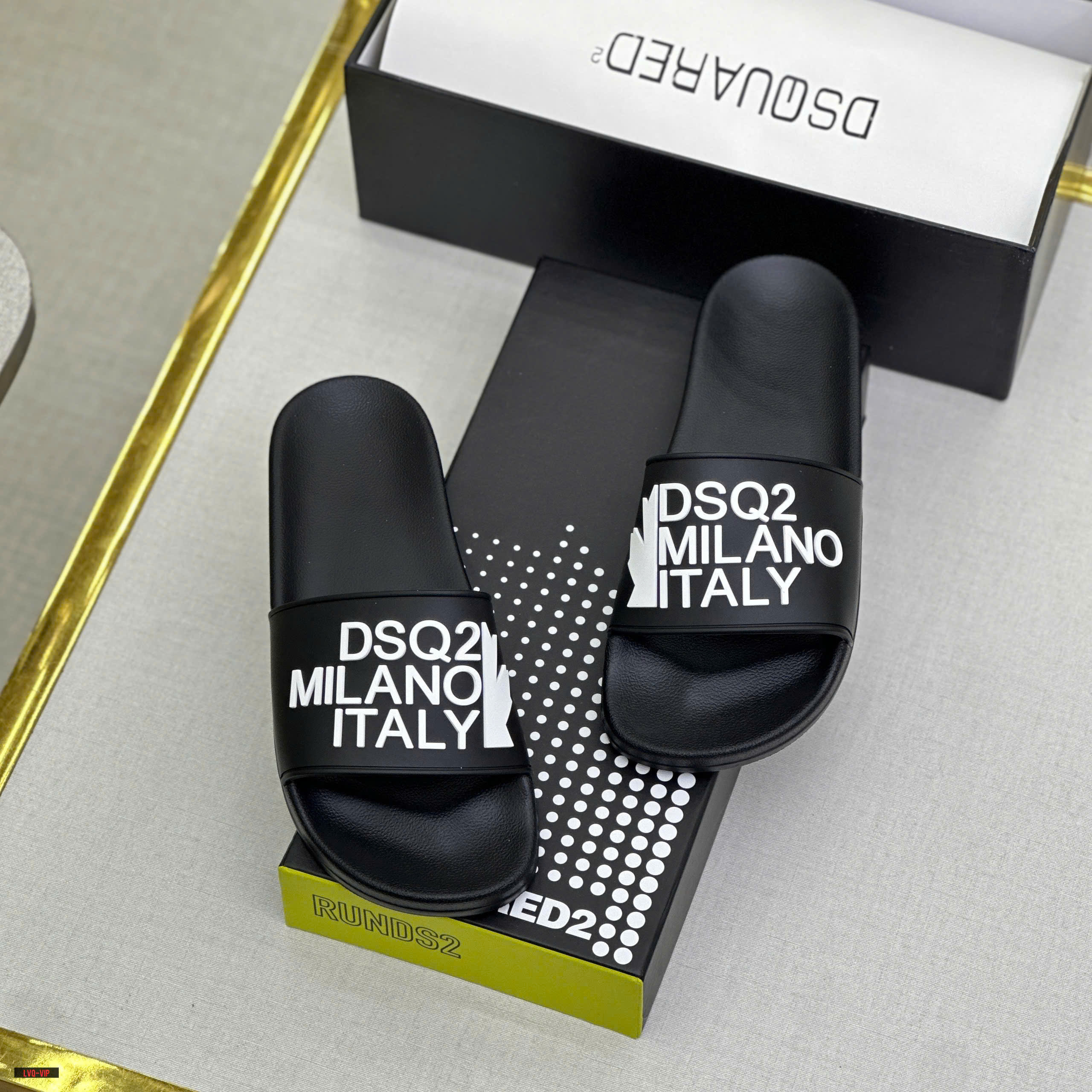 Dép lê quai ngang Dsquared2 DSQ2 Đen logo chữ  Milano Trắng nổi Like Auth on web fullbox bill thẻ LVQ