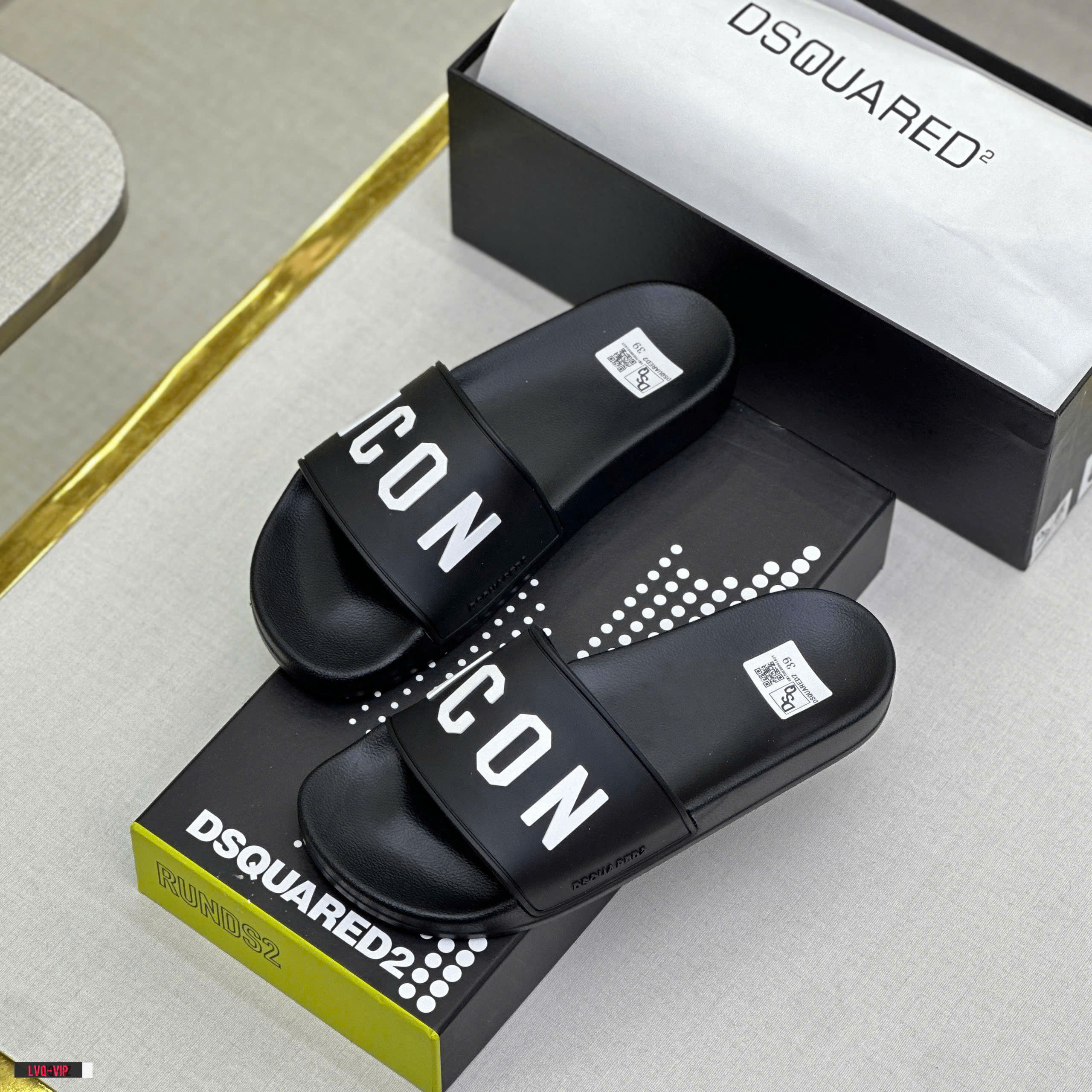 Dép lê quai ngang Dsquared2 DSQ2 Đen logo chữ Icon Trắng nổi Like Auth on web fullbox bill thẻ LVQ NV