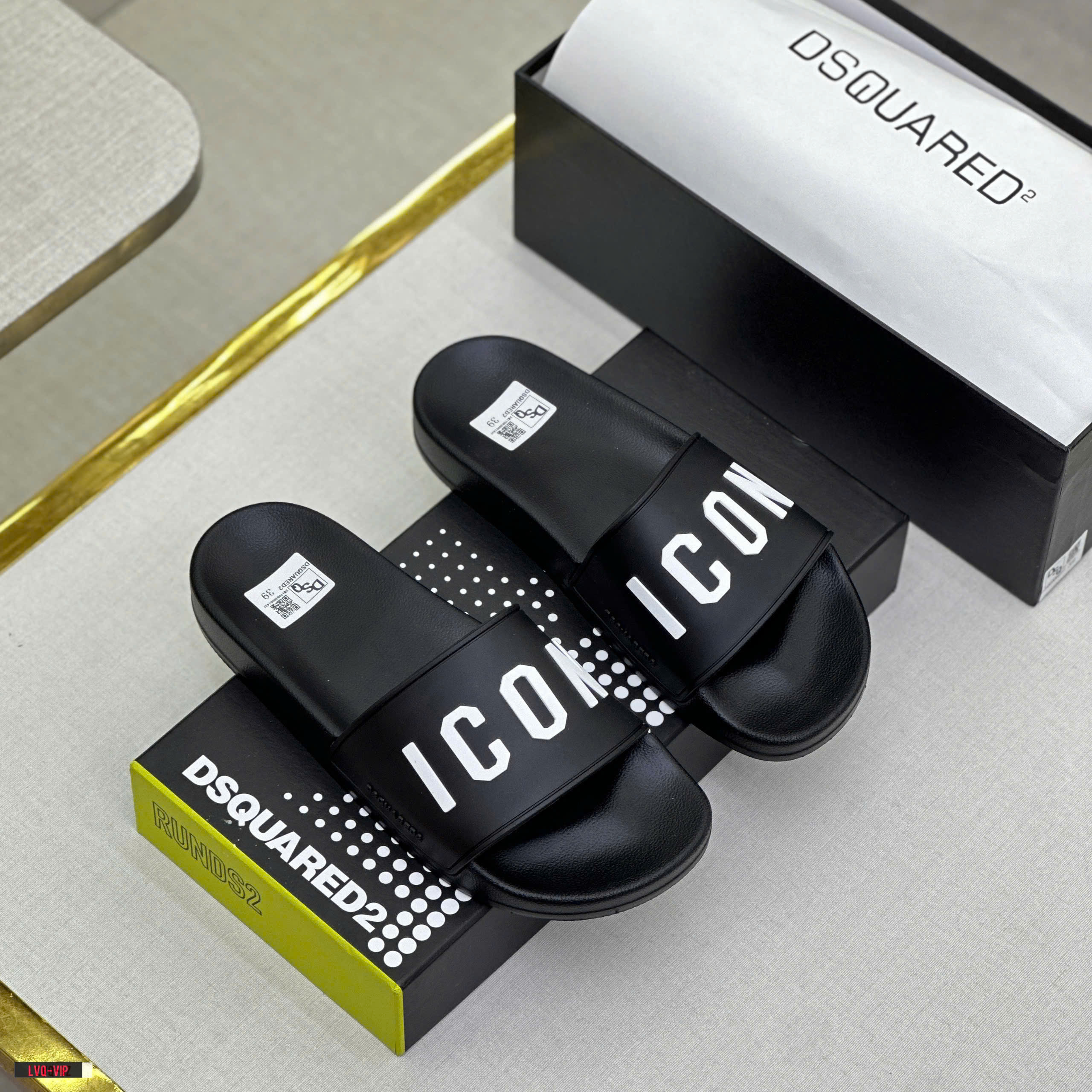 Dép lê quai ngang Dsquared2 DSQ2 Đen logo chữ Icon Trắng nổi Like Auth on web fullbox bill thẻ LVQ NV