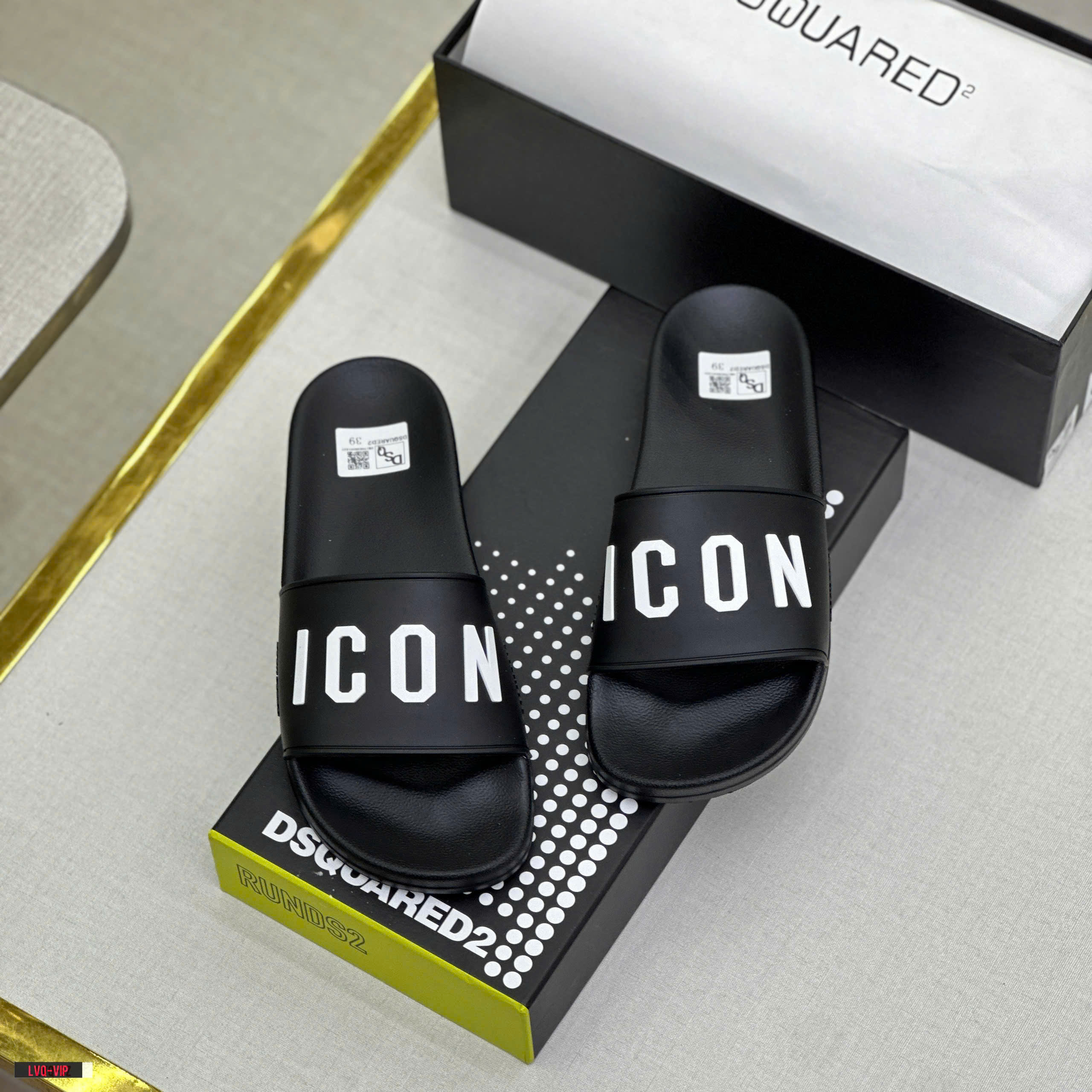 Dép lê quai ngang Dsquared2 DSQ2 Đen logo chữ Icon Trắng nổi Like Auth on web fullbox bill thẻ LVQ NV