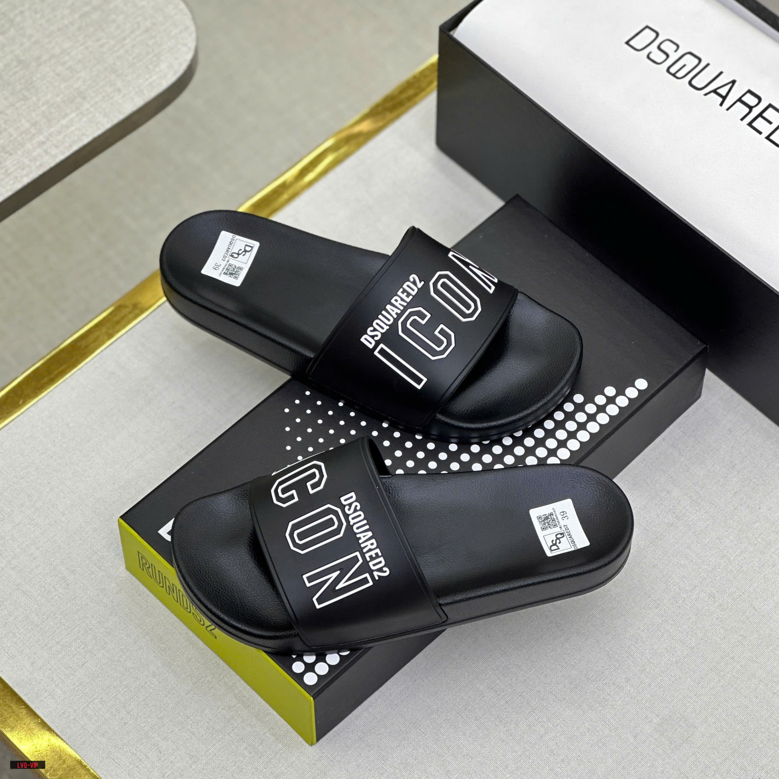 Dép lê quai ngang Dsquared2 DSQ2 Đen logo chữ Icon viền Trắng nổi Like Auth on web fullbox bill thẻ LVQ