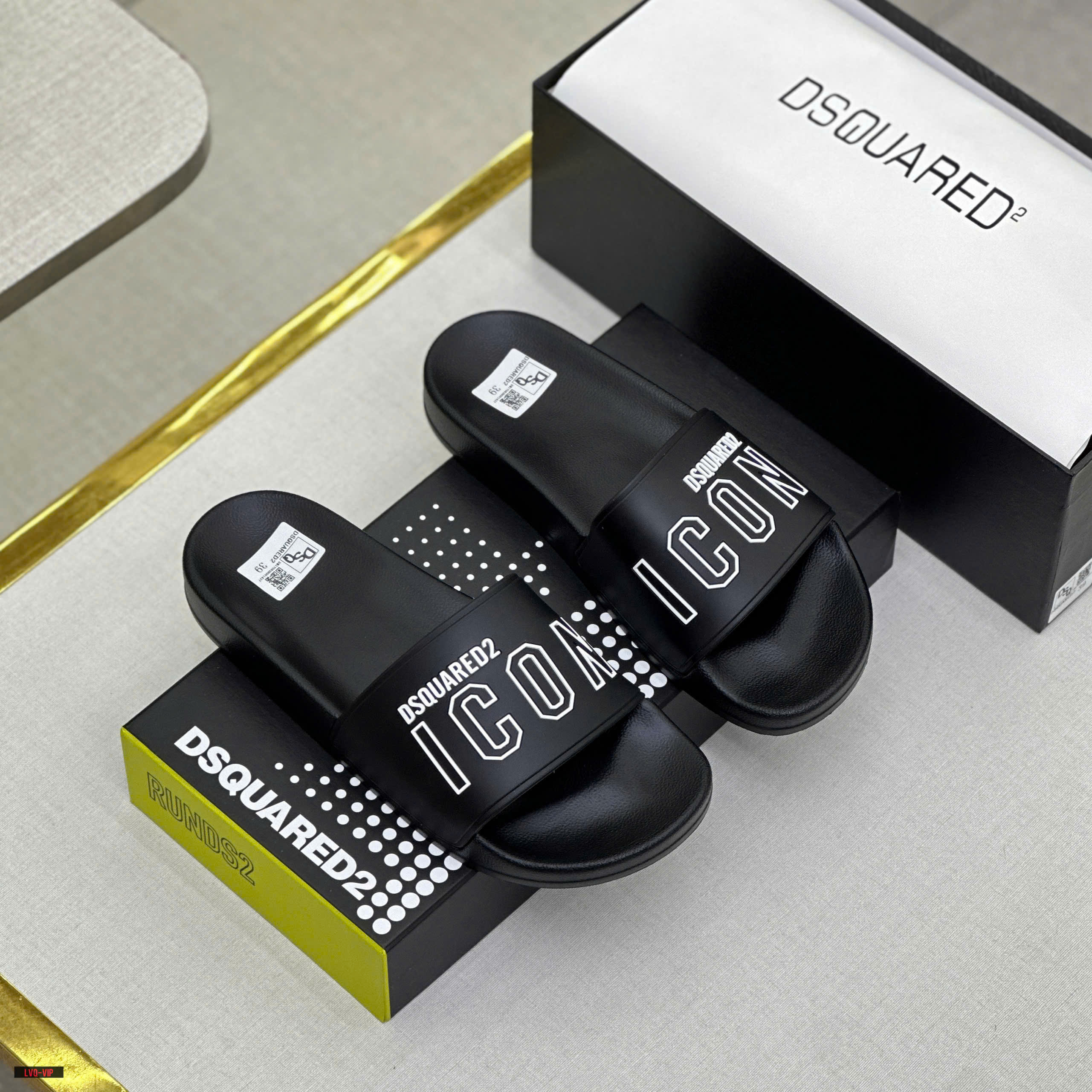 Dép lê quai ngang Dsquared2 DSQ2 Đen logo chữ Icon viền Trắng nổi Like Auth on web fullbox bill thẻ LVQ