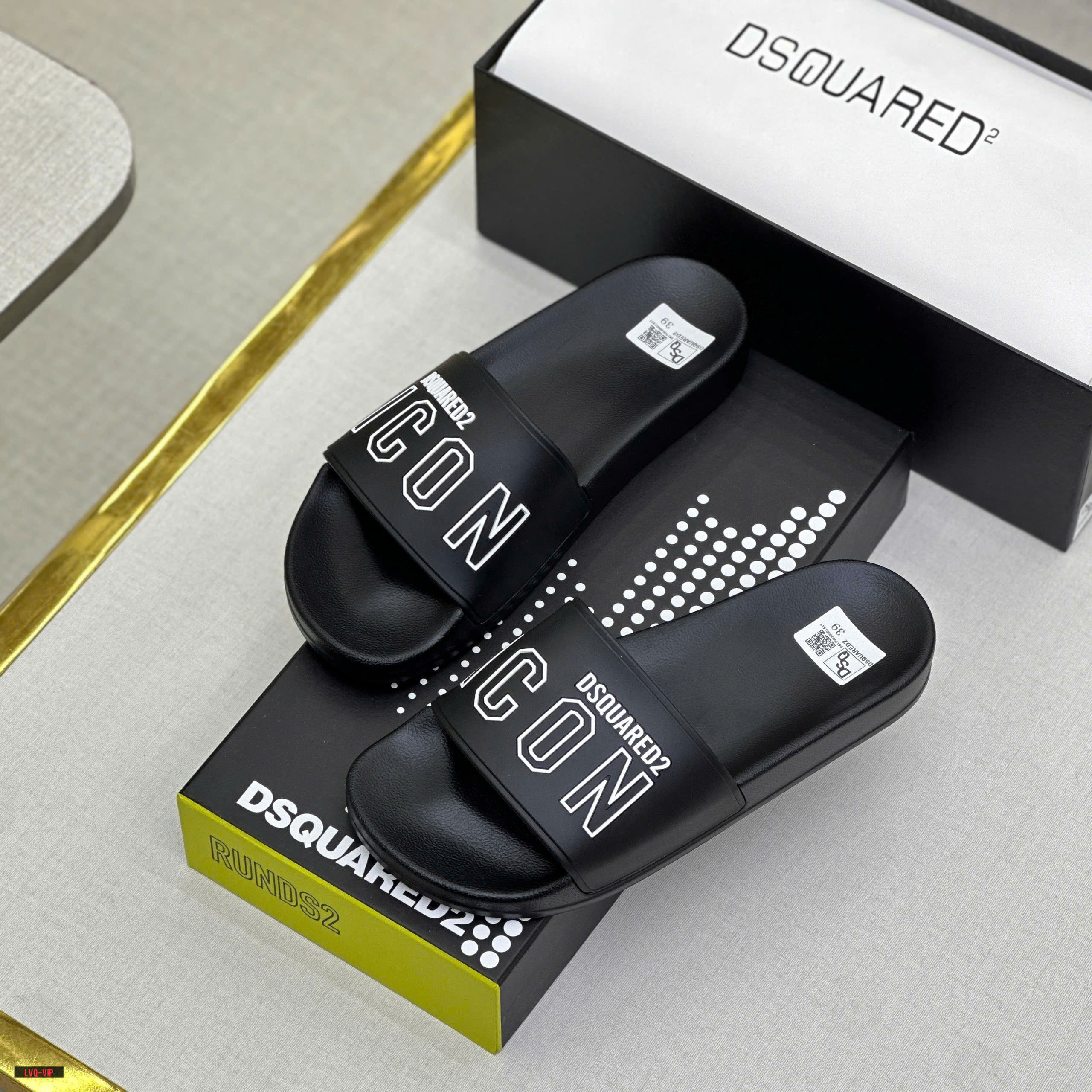 Dép lê quai ngang Dsquared2 DSQ2 Đen logo chữ Icon viền Trắng nổi Like Auth on web fullbox bill thẻ LVQ