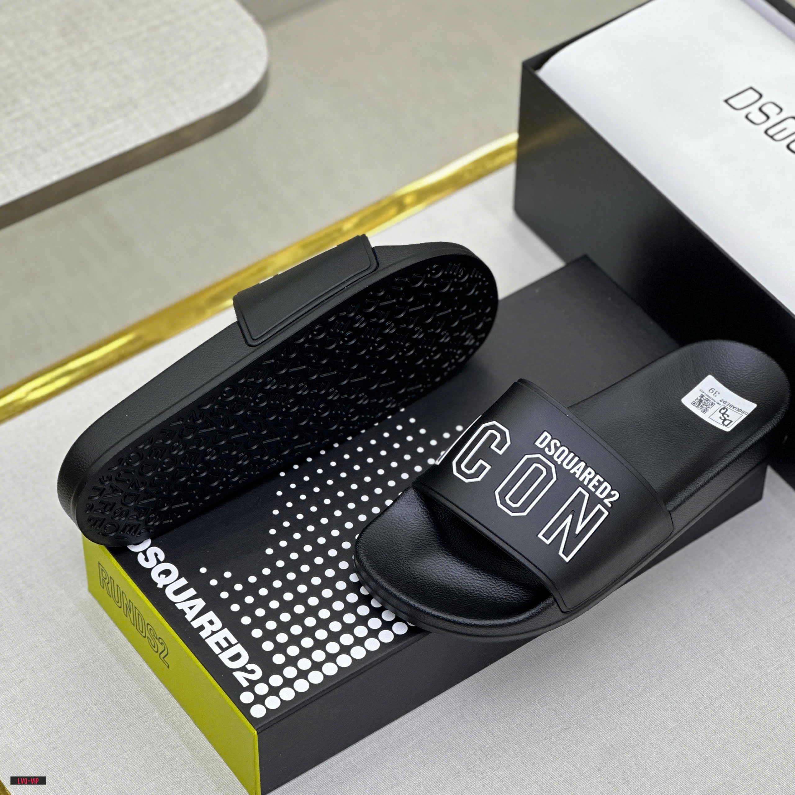 Dép lê quai ngang Dsquared2 DSQ2 Đen logo chữ Icon viền Trắng nổi Like Auth on web fullbox bill thẻ LVQ