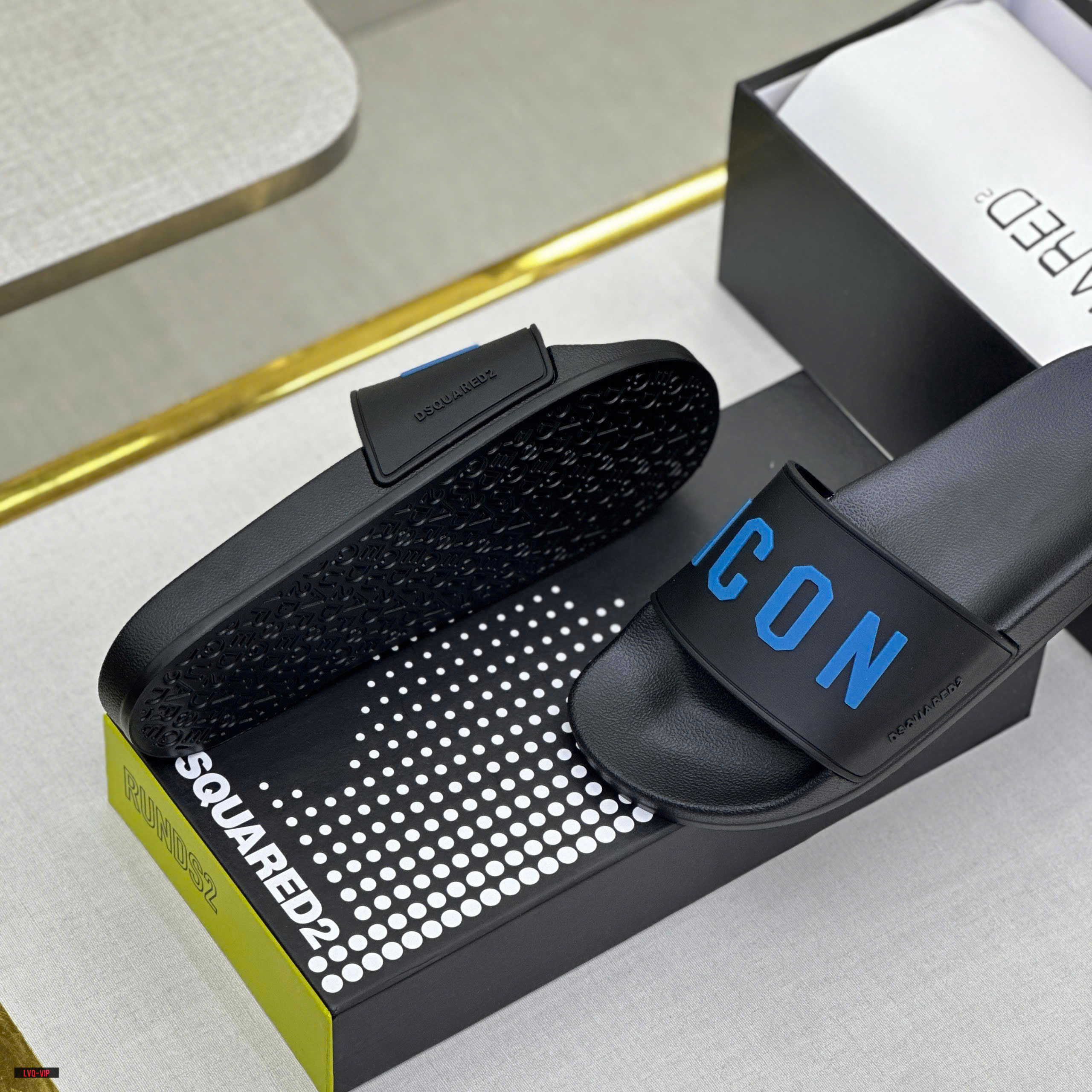 Dép lê quai ngang Dsquared2 DSQ2 Đen logo chữ Icon Xanh dương nổi Like Auth on web fullbox bill thẻ LVQ