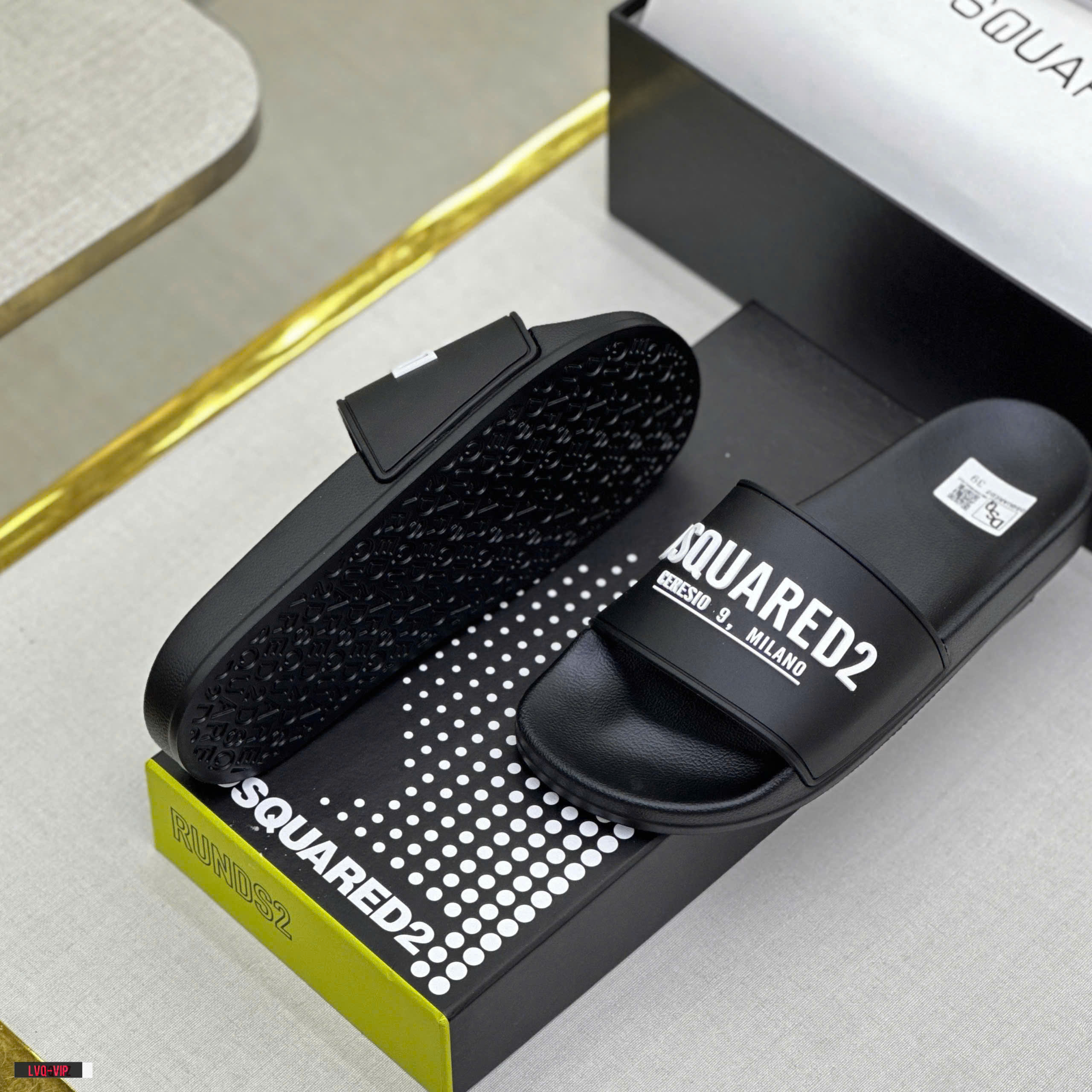 Dép lê quai ngang Dsquared2 DSQ2 Đen logo chữ kẻ ngang Trắng nổi Like Auth on web fullbox bill thẻ LVQ