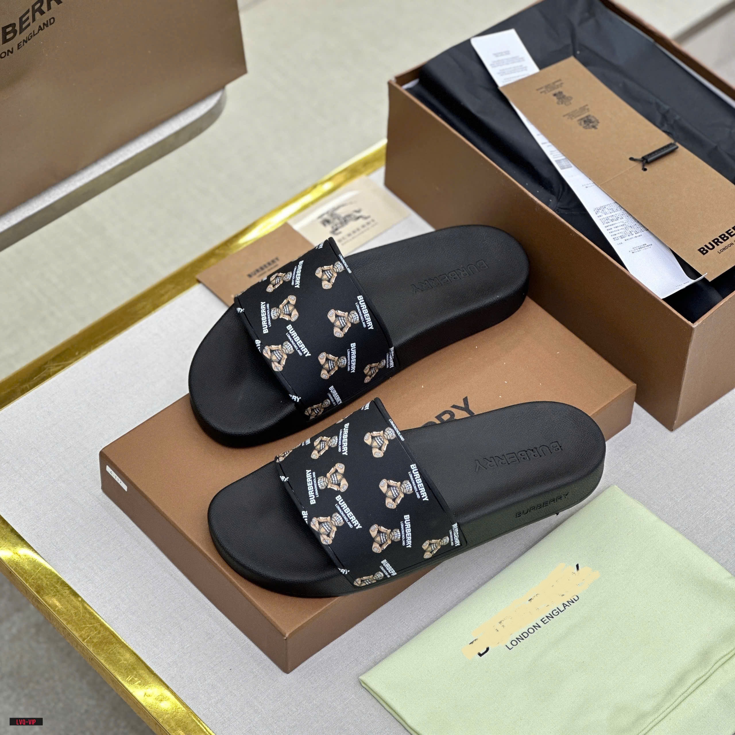 Dép lê quai ngang Burberry BBR Đen họa tiết logo chữ gấu Nâu kẻ sọc Like Auth on web fullbox bill thẻ  LVQ