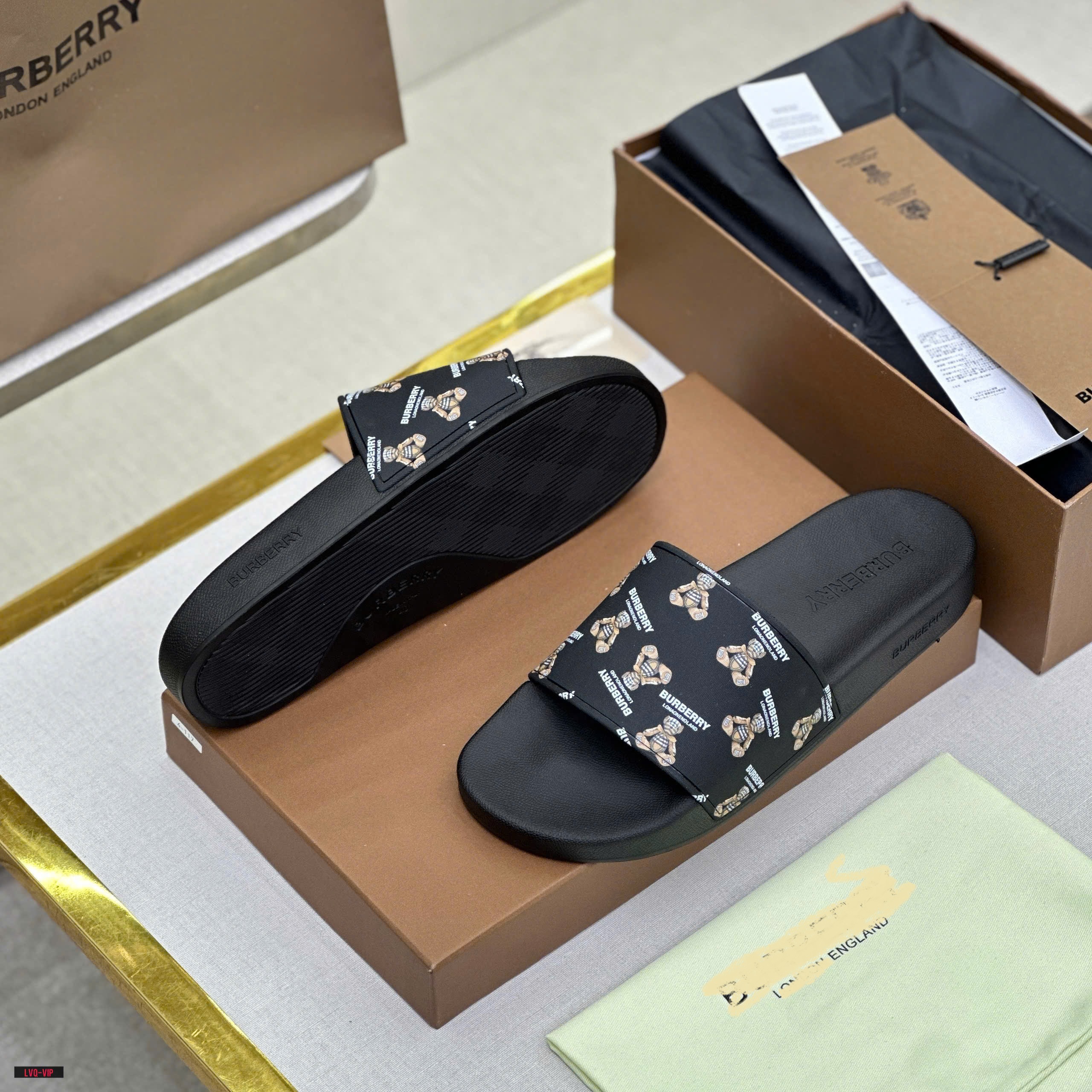 Dép lê quai ngang Burberry BBR Đen họa tiết logo chữ gấu Nâu kẻ sọc Like Auth on web fullbox bill thẻ  LVQ