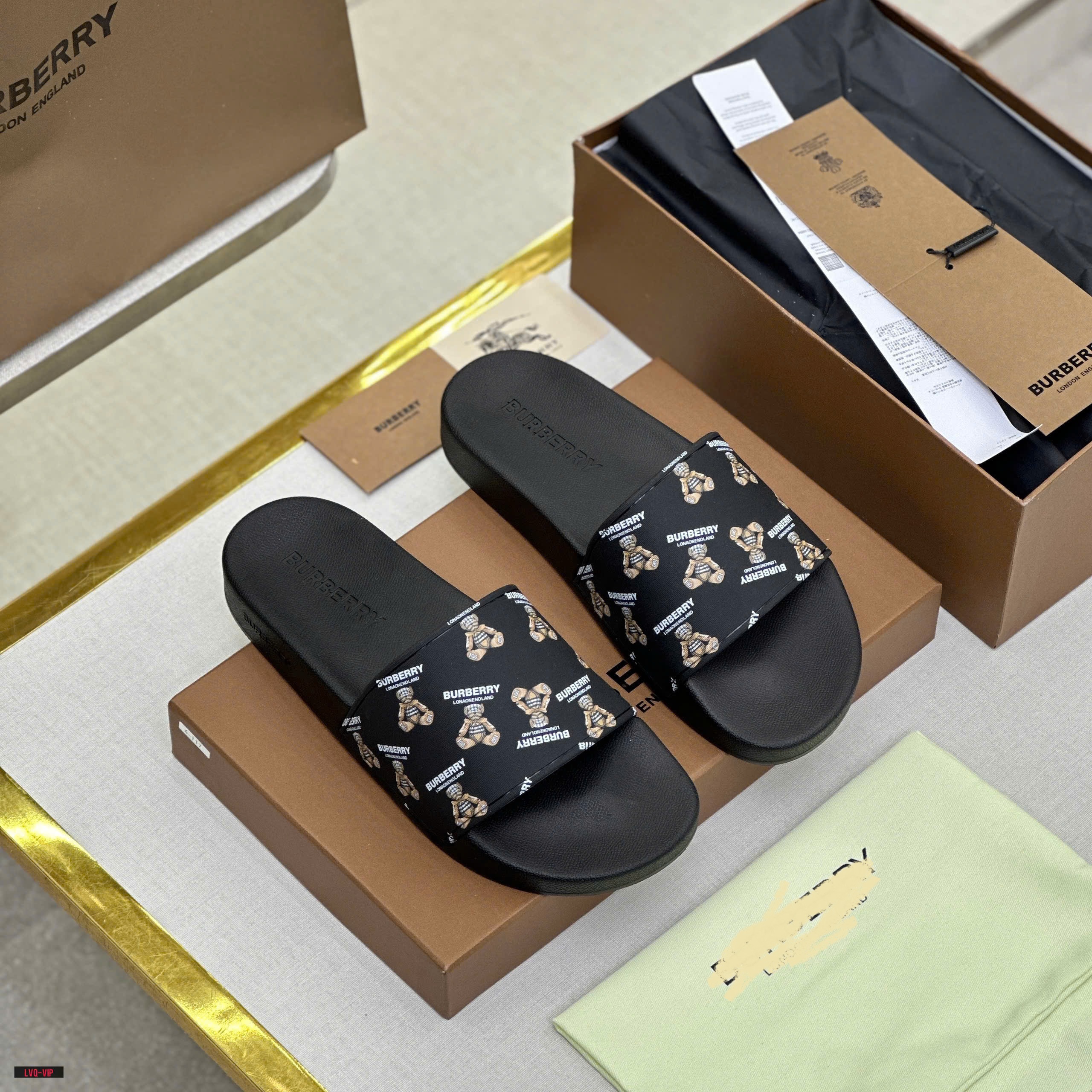 Dép lê quai ngang Burberry BBR Đen họa tiết logo chữ gấu Nâu kẻ sọc Like Auth on web fullbox bill thẻ  LVQ