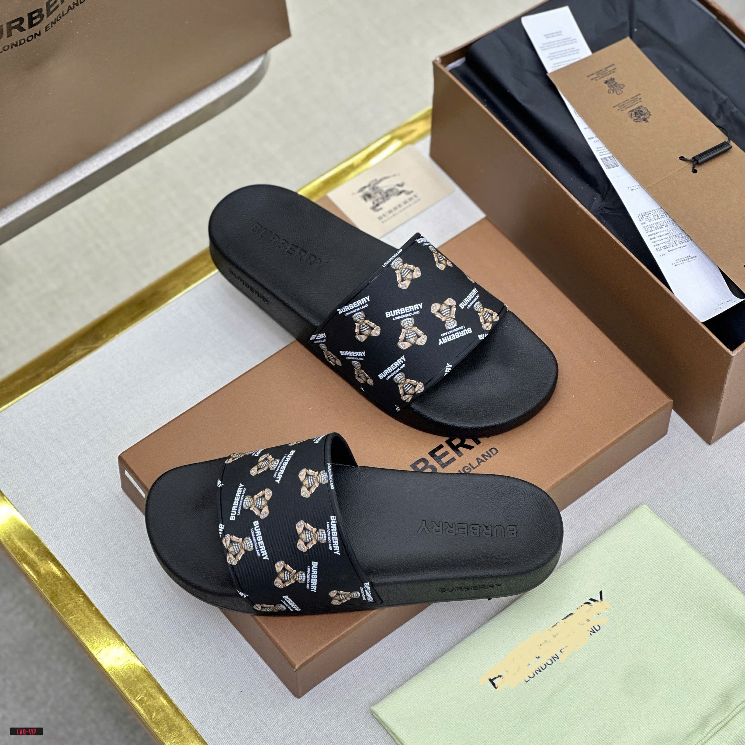 Dép lê quai ngang Burberry BBR Đen họa tiết logo chữ gấu Nâu kẻ sọc Like Auth on web fullbox bill thẻ  LVQ