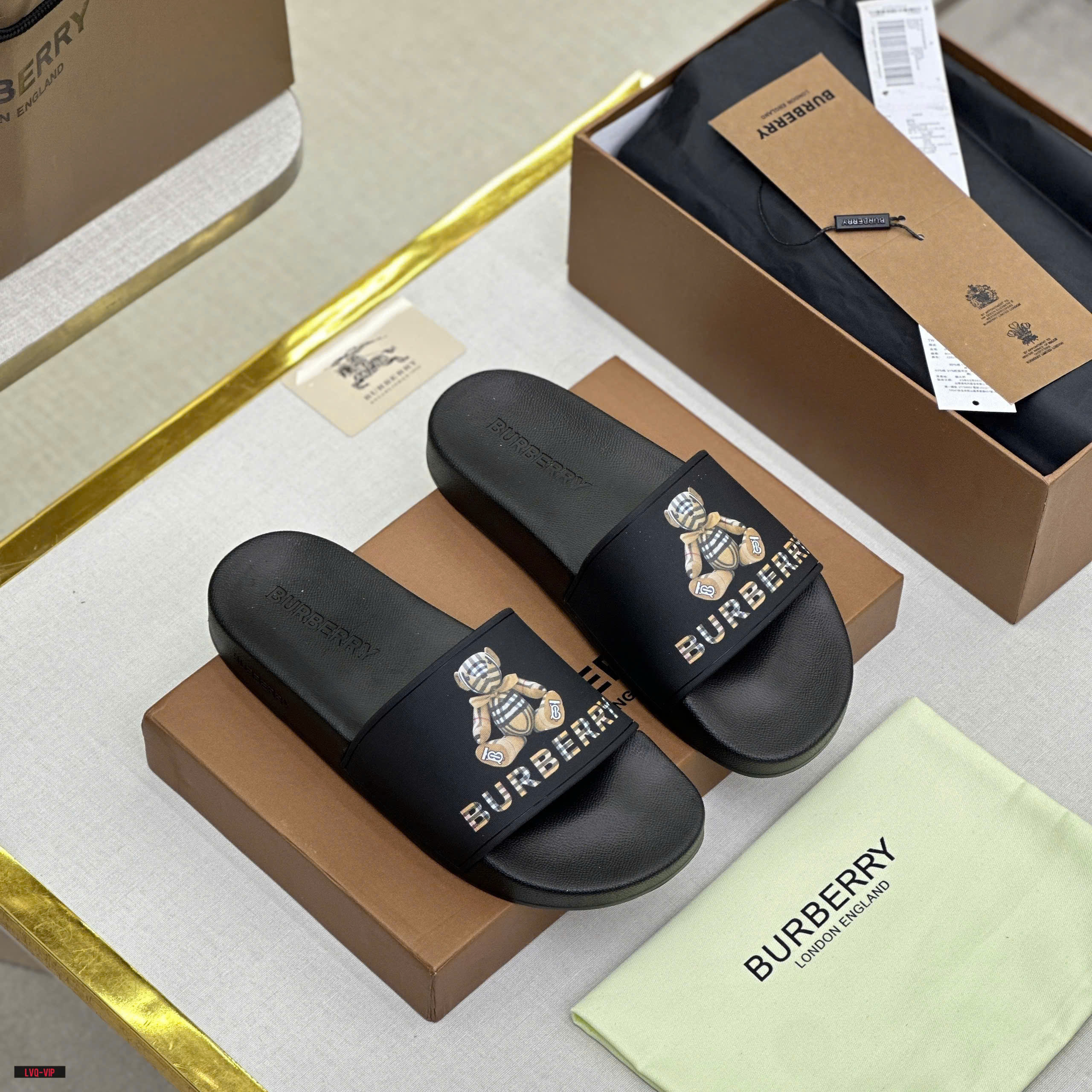 Dép lê quai ngang Burberry BBR Đen logo chữ gấu Nâu kẻ sọc Like Auth on web fullbox bill thẻ LVQ