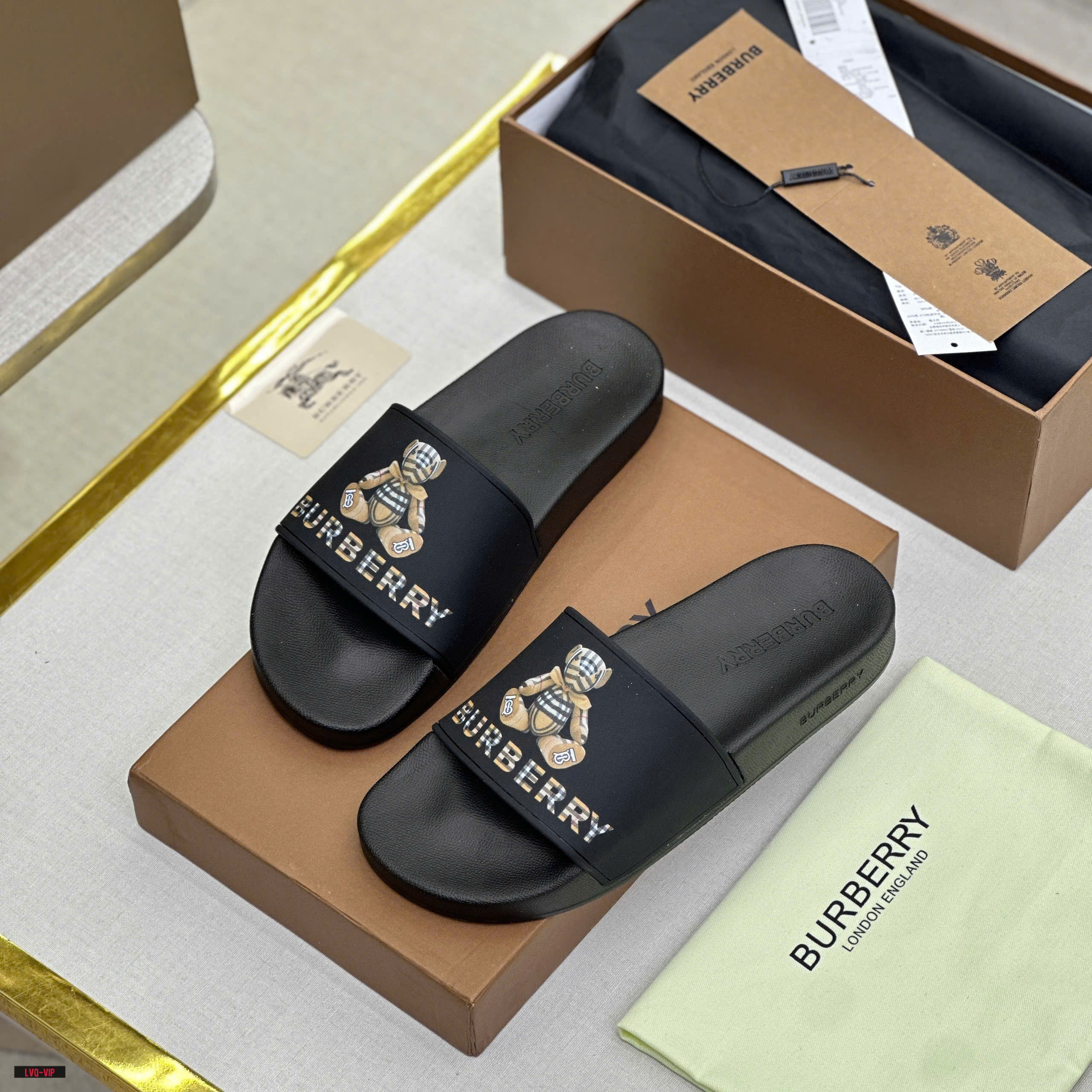 Dép lê quai ngang Burberry BBR Đen logo chữ gấu Nâu kẻ sọc Like Auth on web fullbox bill thẻ LVQ