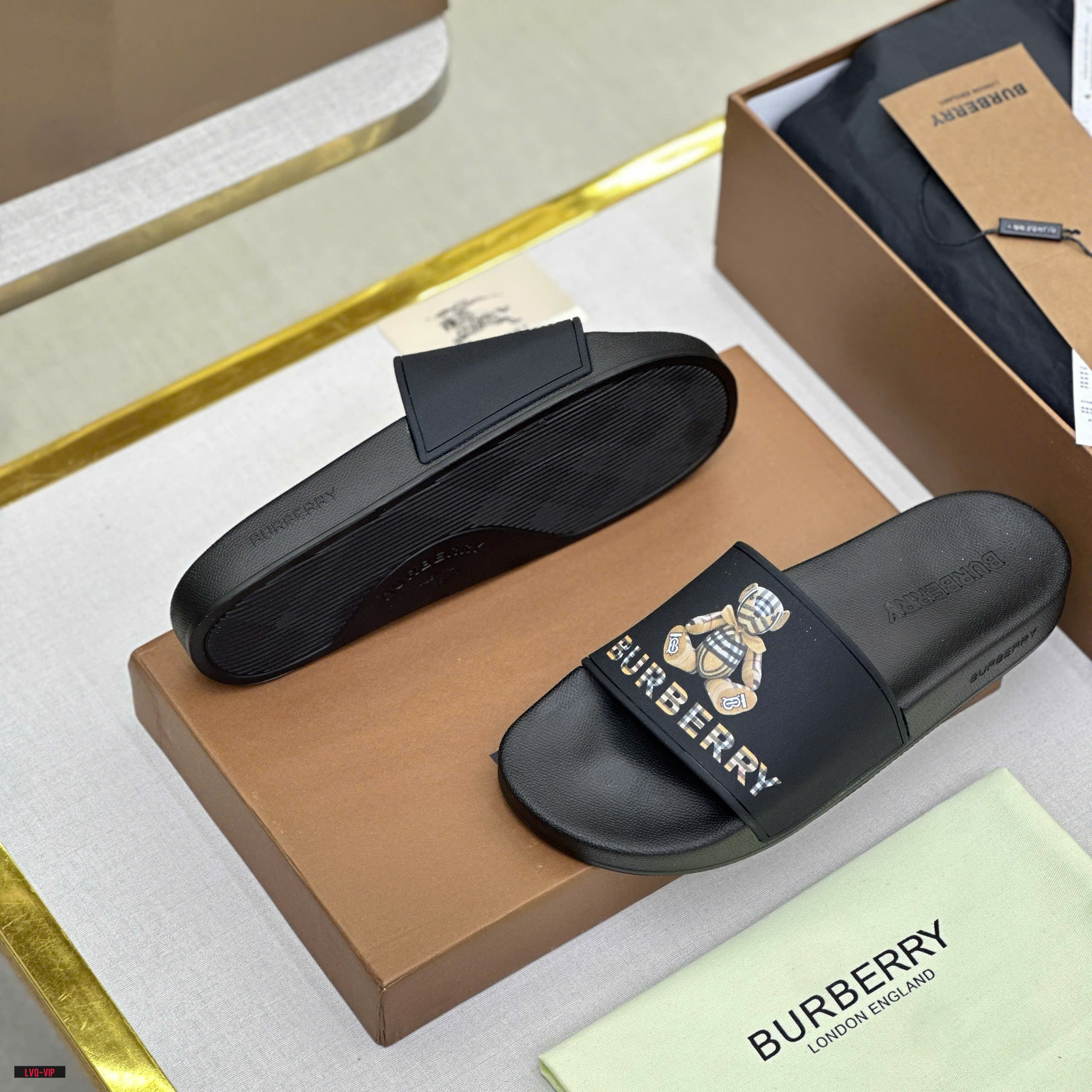 Dép lê quai ngang Burberry BBR Đen logo chữ gấu Nâu kẻ sọc Like Auth on web fullbox bill thẻ LVQ