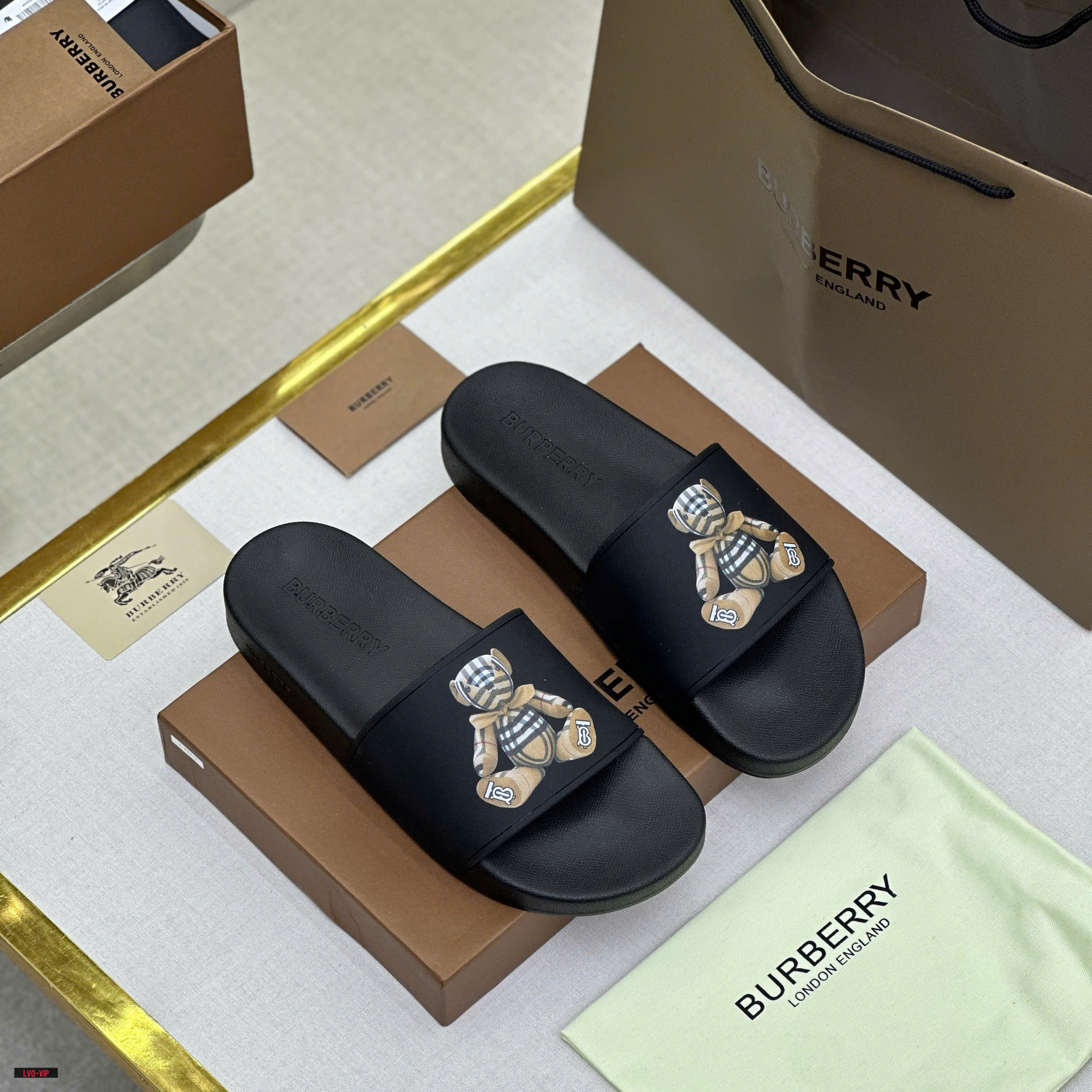 Dép lê quai ngang Burberry BBR Đen logo gấu Nâu kẻ sọc Like Auth on web fullbox bill thẻ LVQ