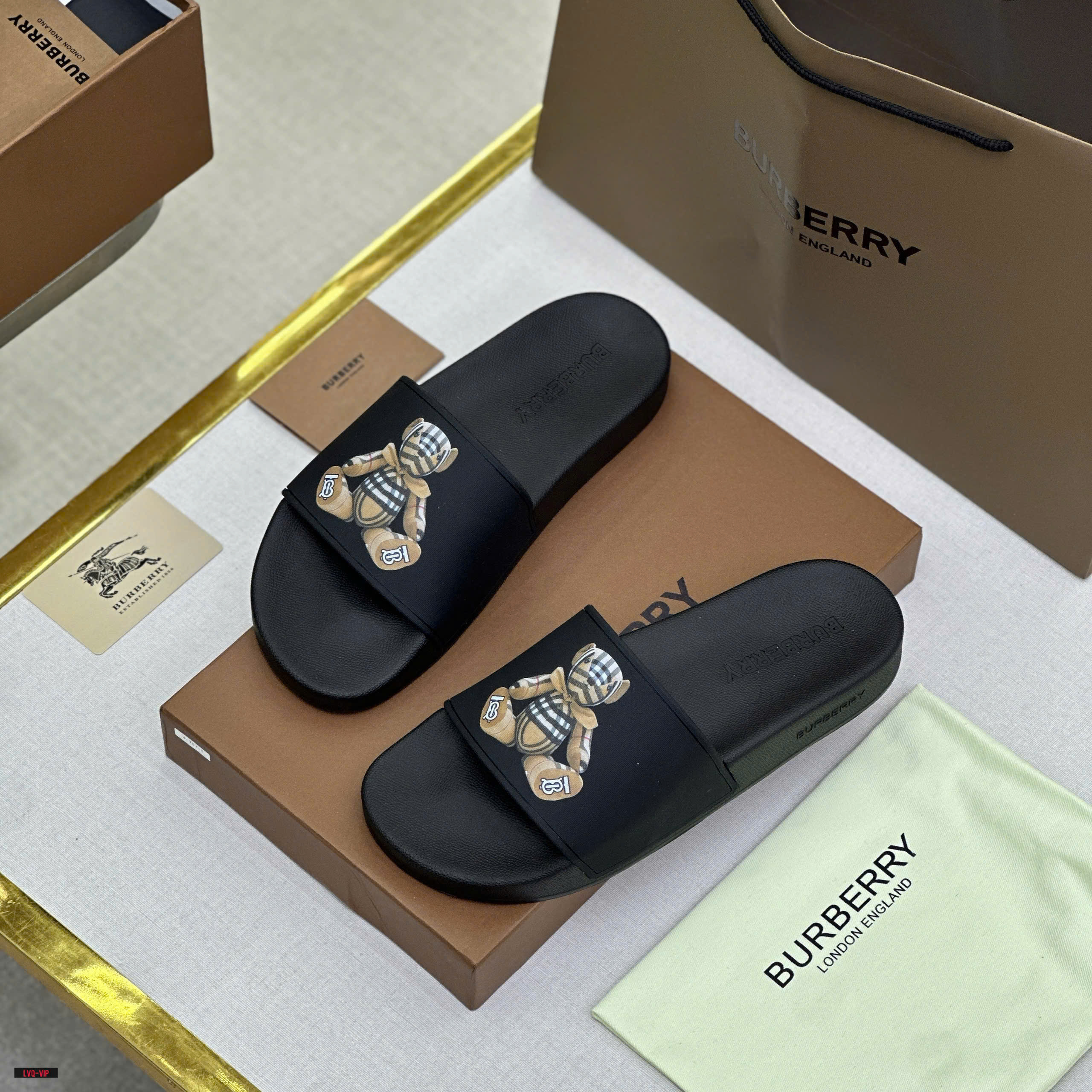 Dép lê quai ngang Burberry BBR Đen logo gấu Nâu kẻ sọc Like Auth on web fullbox bill thẻ LVQ