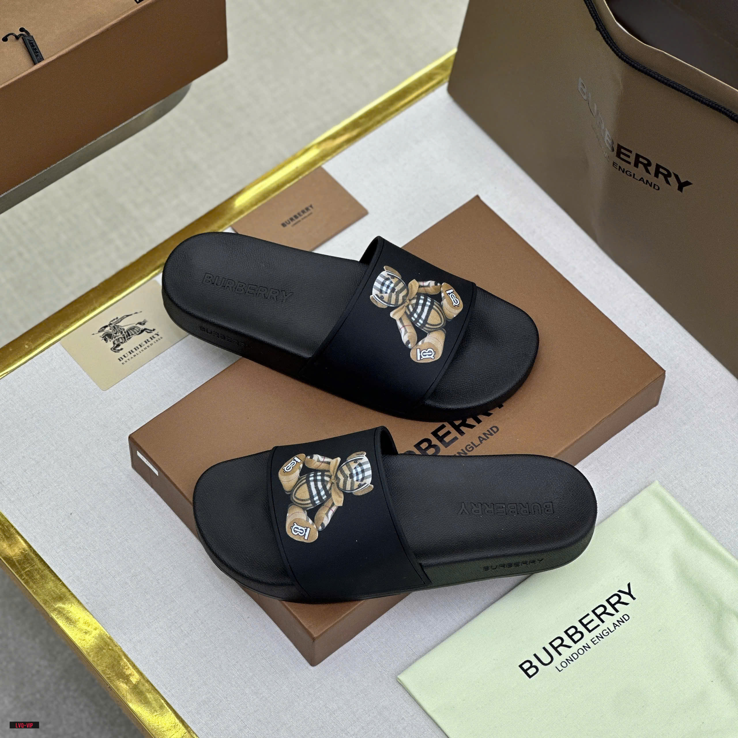 Dép lê quai ngang Burberry BBR Đen logo gấu Nâu kẻ sọc Like Auth on web fullbox bill thẻ LVQ