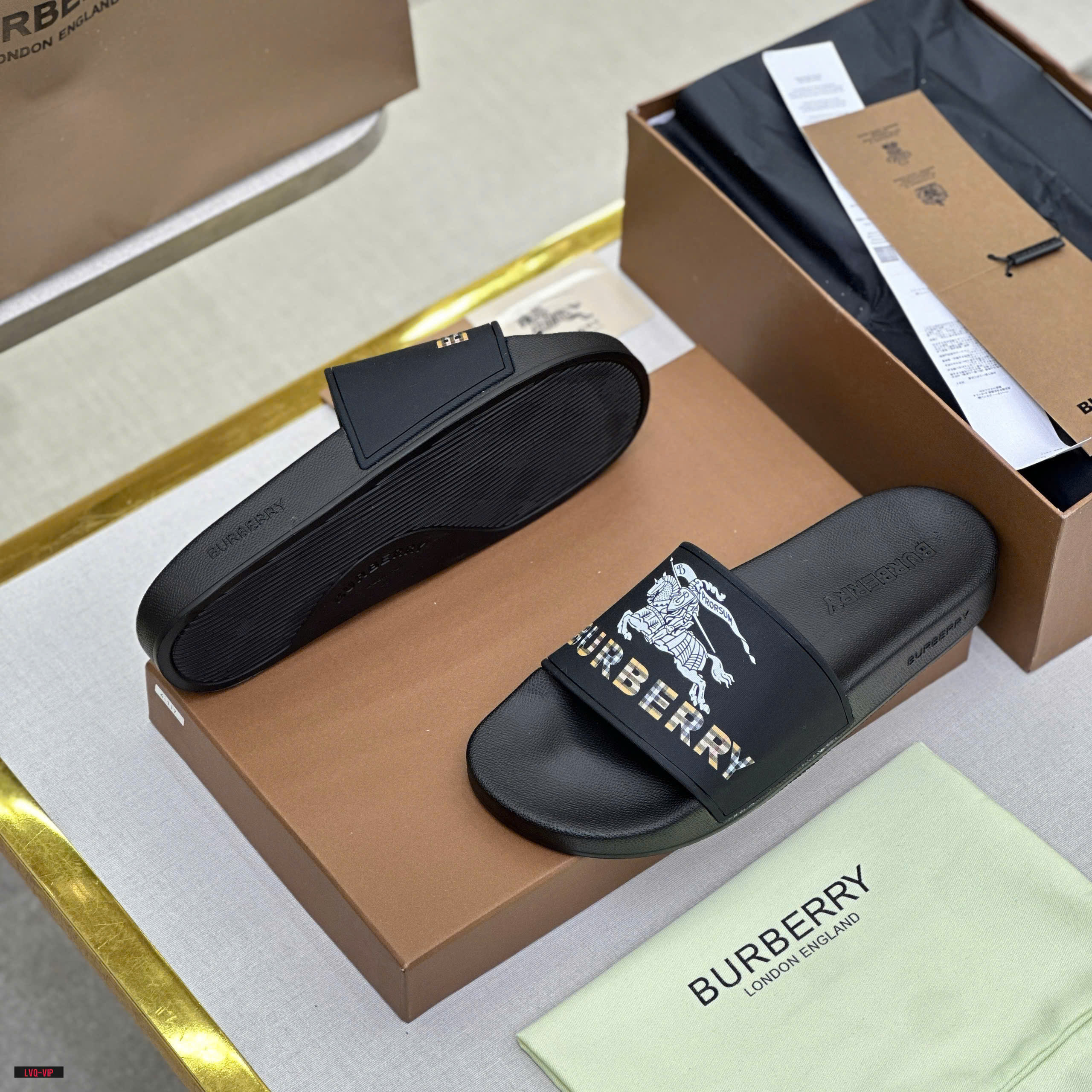 Dép lê quai ngang Burberry BBR Đen logo cưỡi ngựa Trắng chữ Nâu kẻ sọc Like Auth on web fullbox bill thẻ LVQ