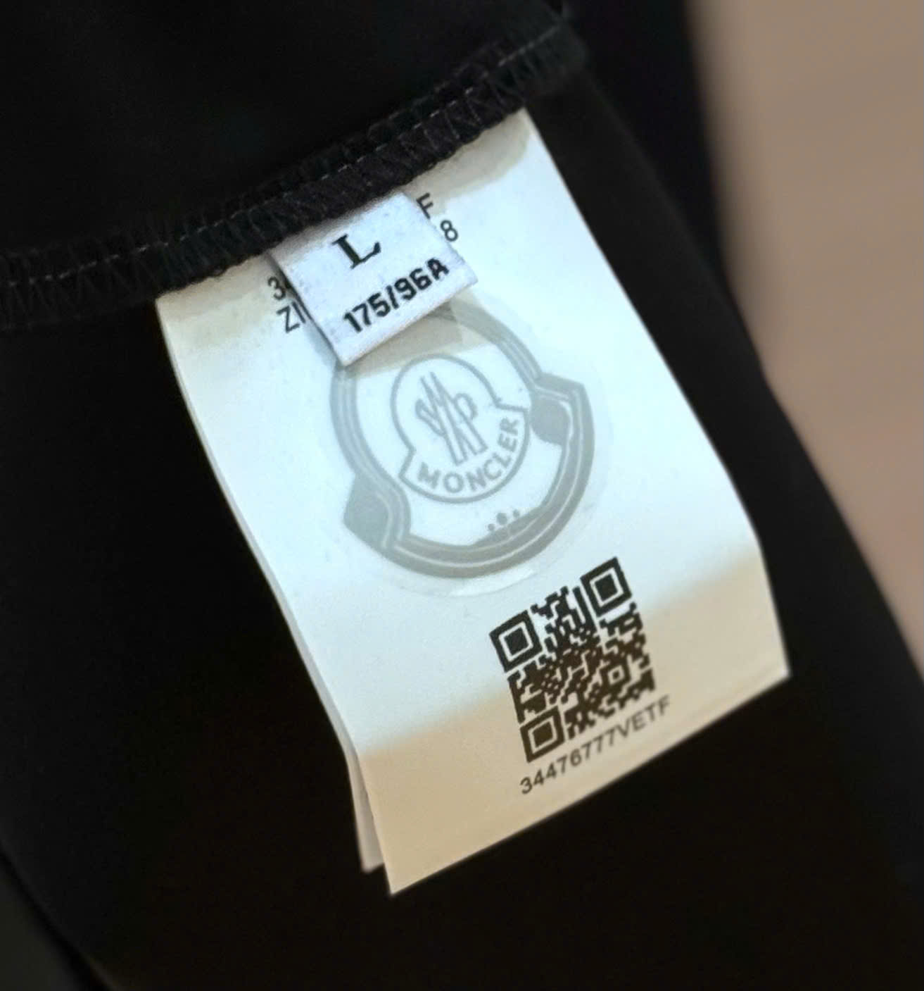 Áo phông T-shirt Moncler M trơn logo ngực Like Auth on web DDT