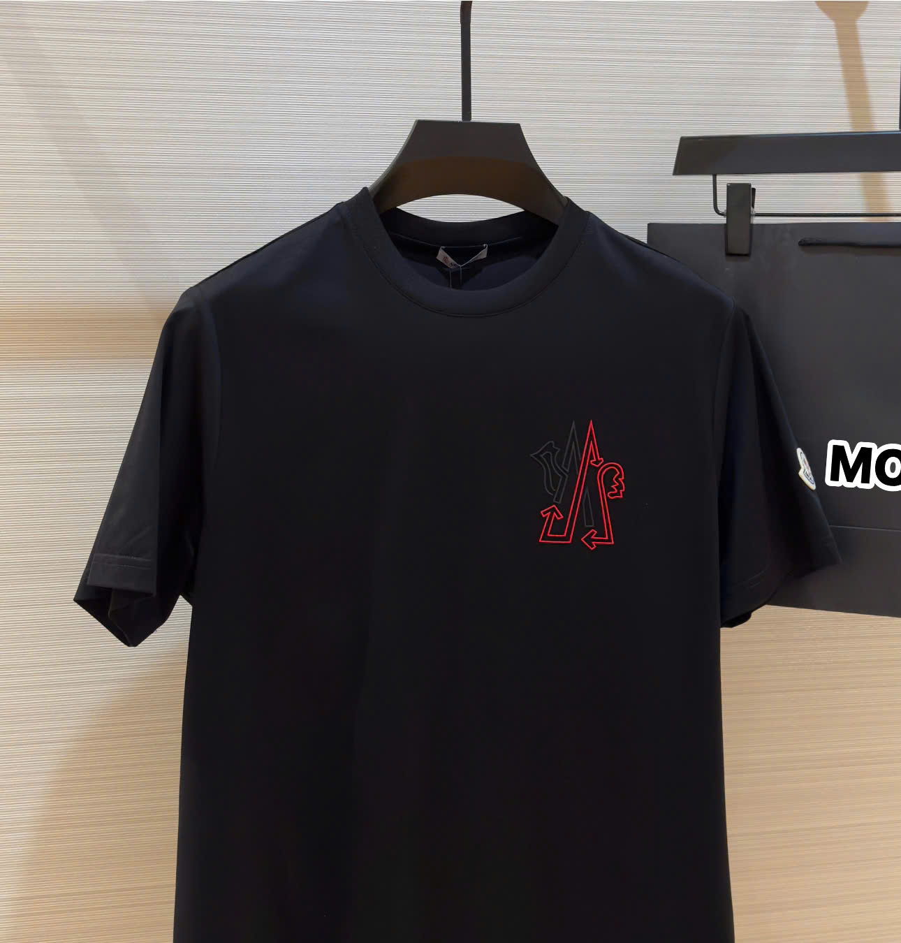 Áo phông T-shirt Moncler M trơn logo ngực Like Auth on web DDT