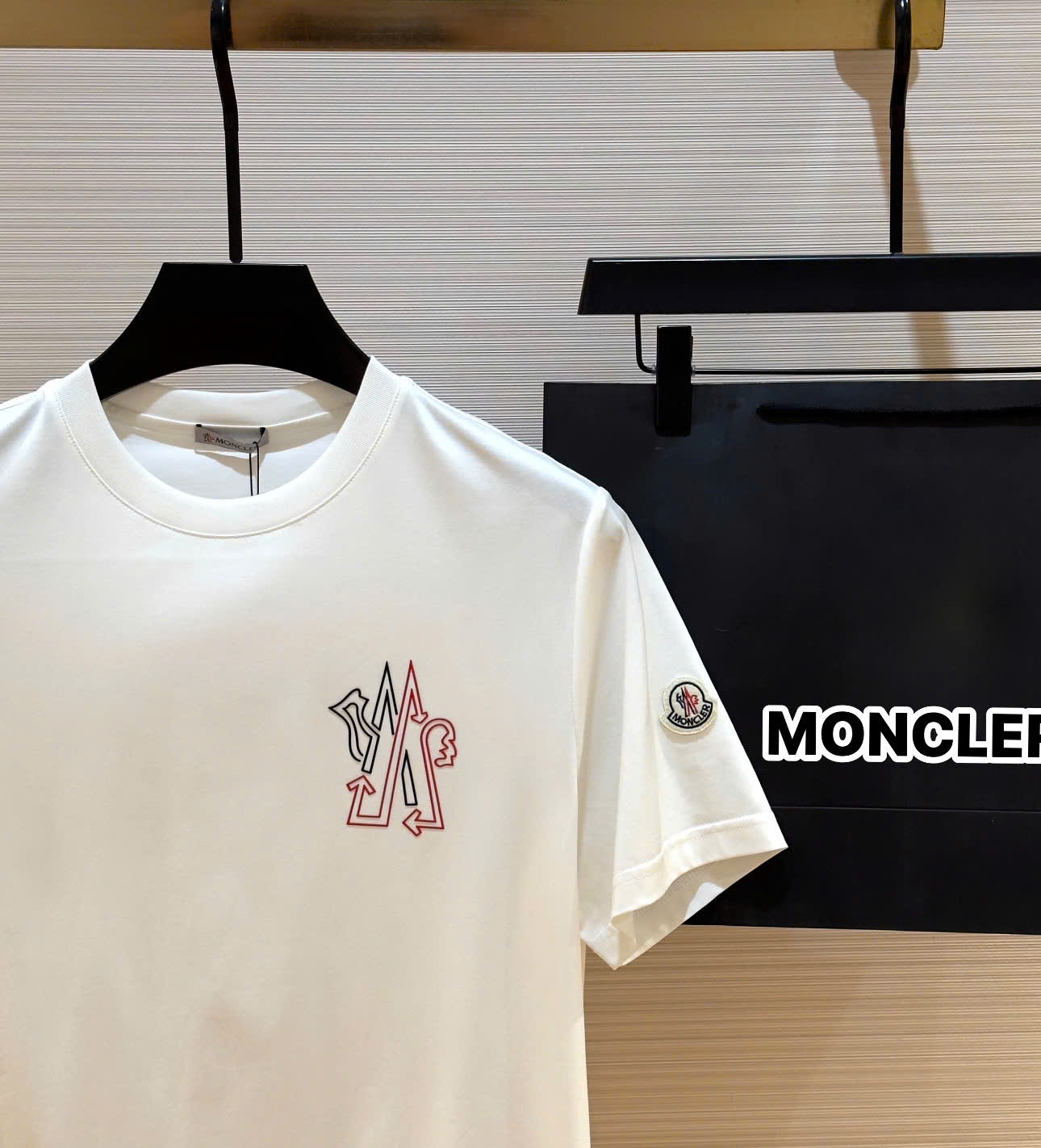 Áo phông T-shirt Moncler M trơn logo ngực Like Auth on web DDT