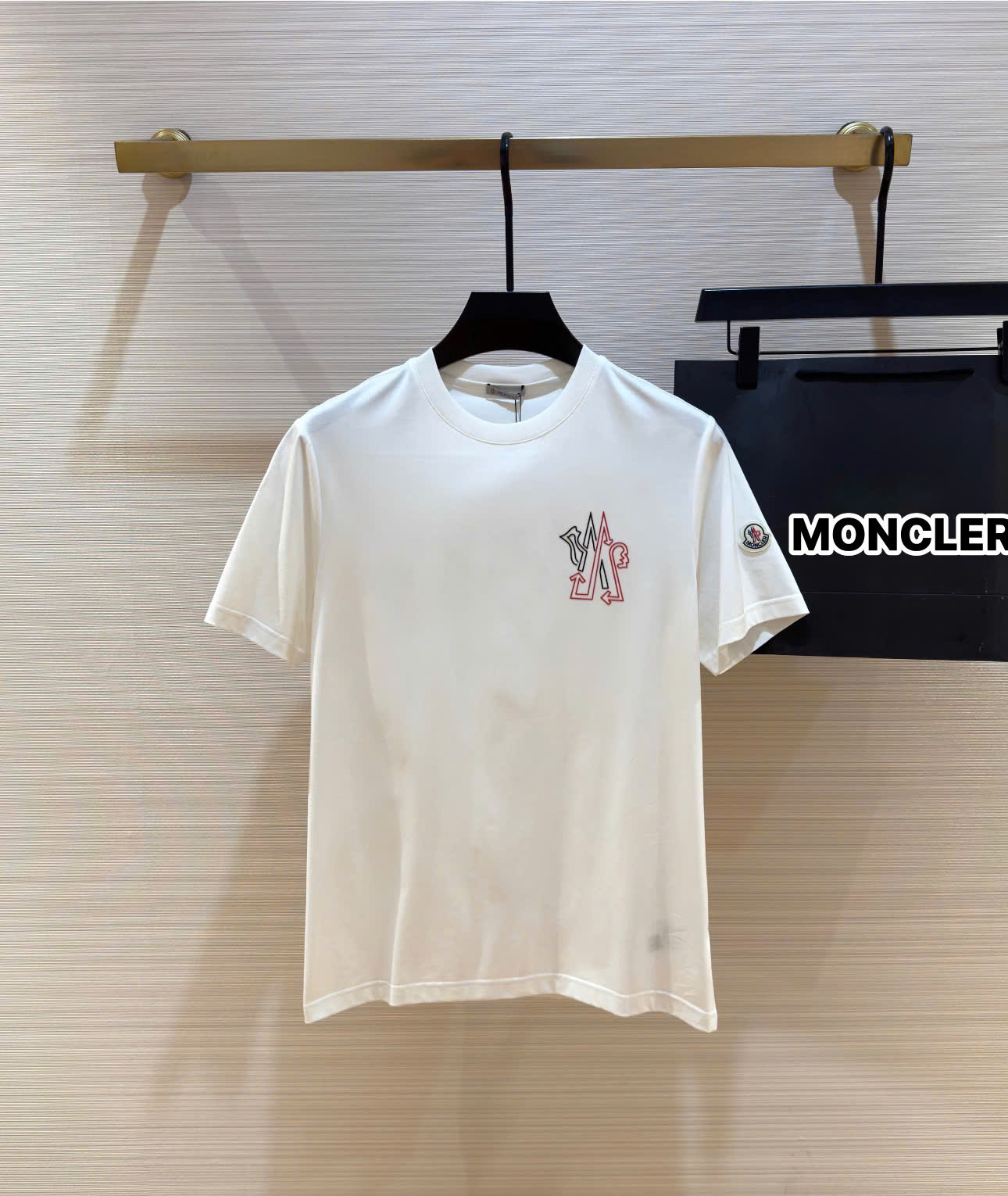 Áo phông T-shirt Moncler M trơn logo ngực Like Auth on web DDT