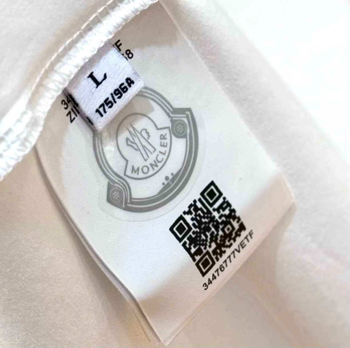 Áo phông T-shirt Moncler M trơn logo ngực Like Auth on web DDT