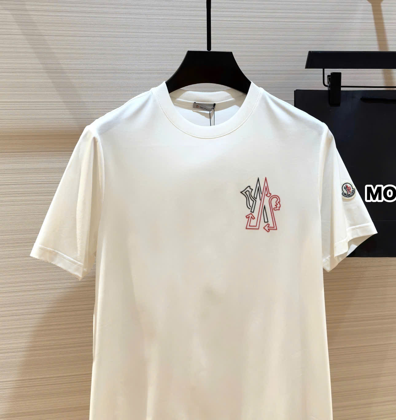Áo phông T-shirt Moncler M trơn logo ngực Like Auth on web DDT
