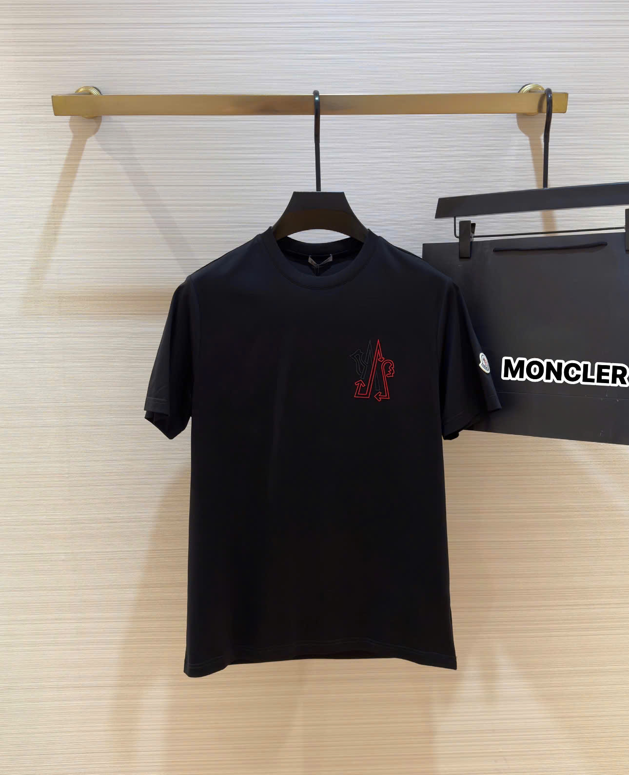 Áo phông T-shirt Moncler M trơn logo ngực Like Auth on web DDT