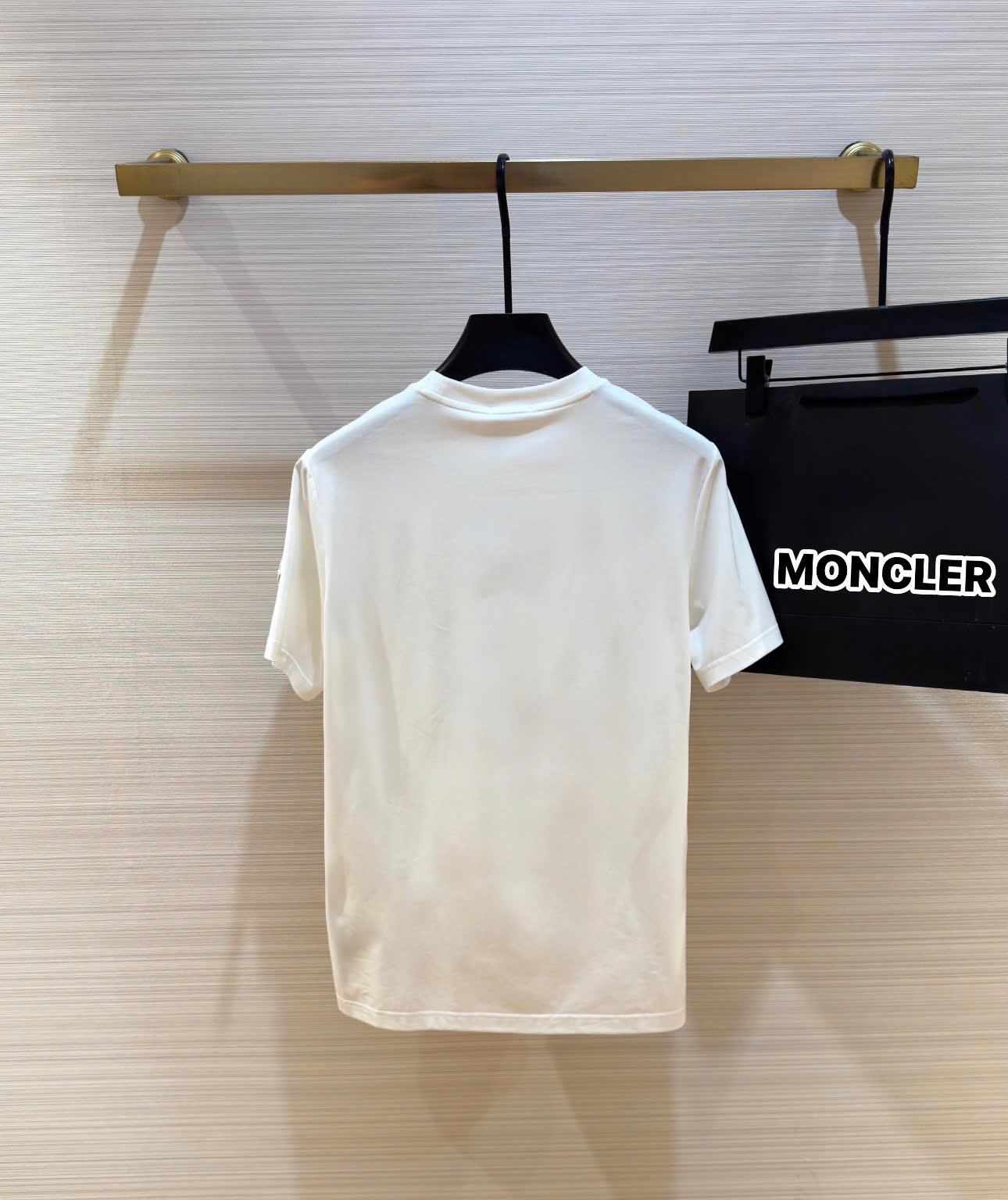 Áo phông T-shirt Moncler M trơn logo ngực Like Auth on web DDT